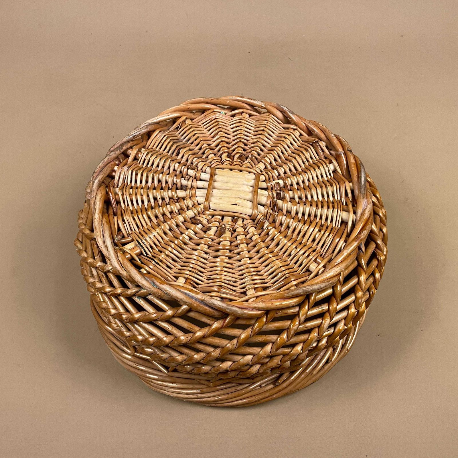 Vintage Wicker Blanket Basket Willow Storage Basket Rustic Farmhouse Decor photo furniture