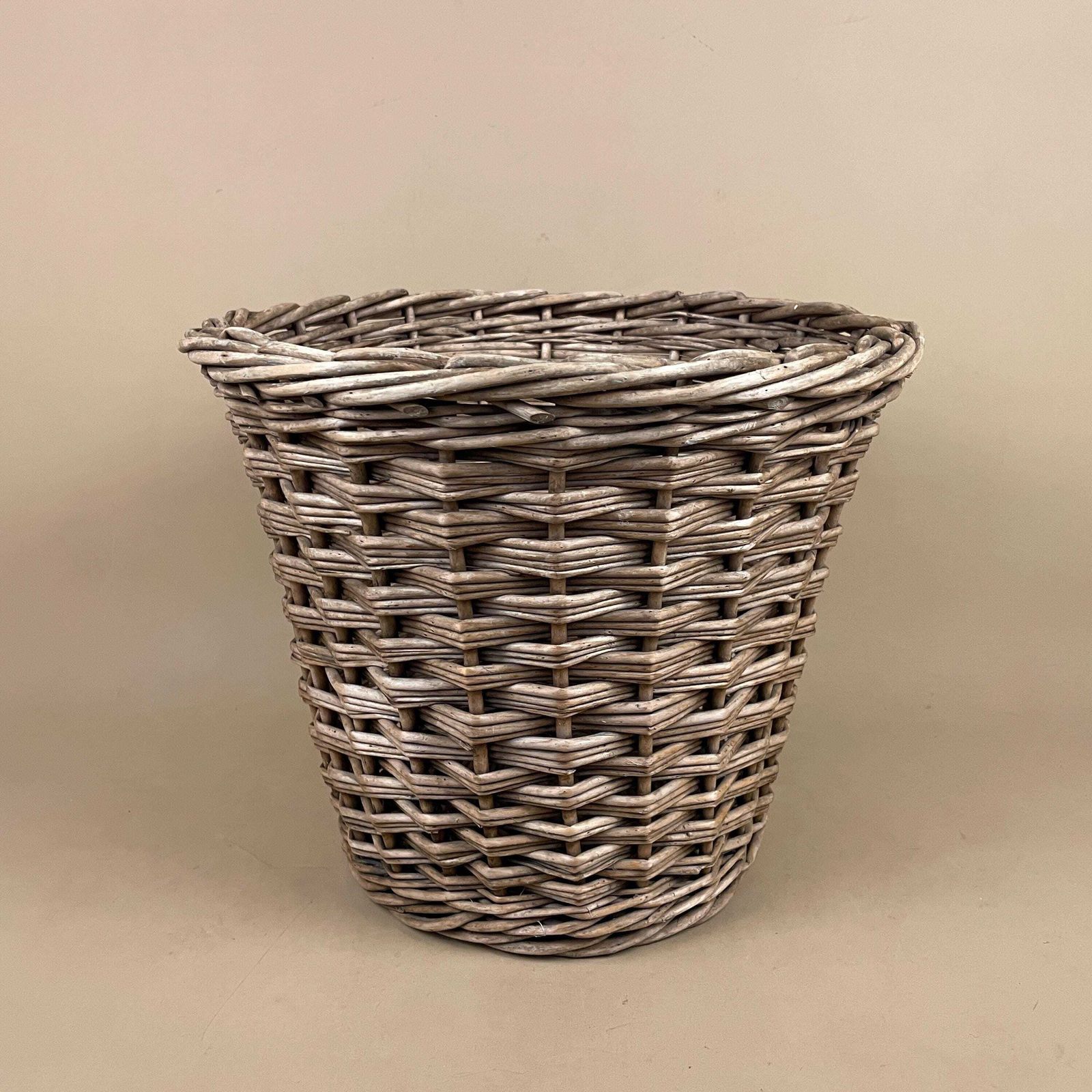 Vintage Wicker Paper Bin Basket Round Willow Waste Rustic Farmhouse Decor Plant Pot Basket photo 55.0