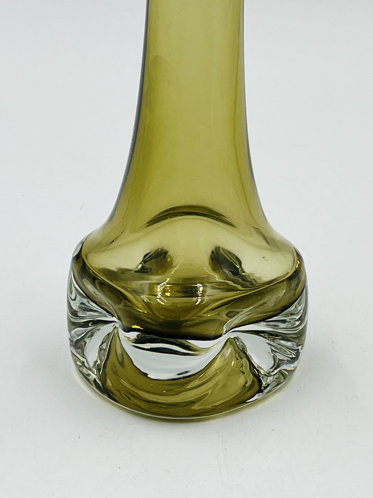 Soliflore Ingrid Glas Design Kurt Wokan Olijfgroen photo vinterior