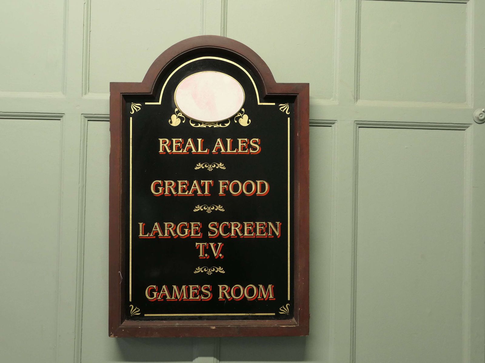 Pub Restaurant Traditional Greeting Sign, Welcome Board The Greeting Board. photo Home Decor