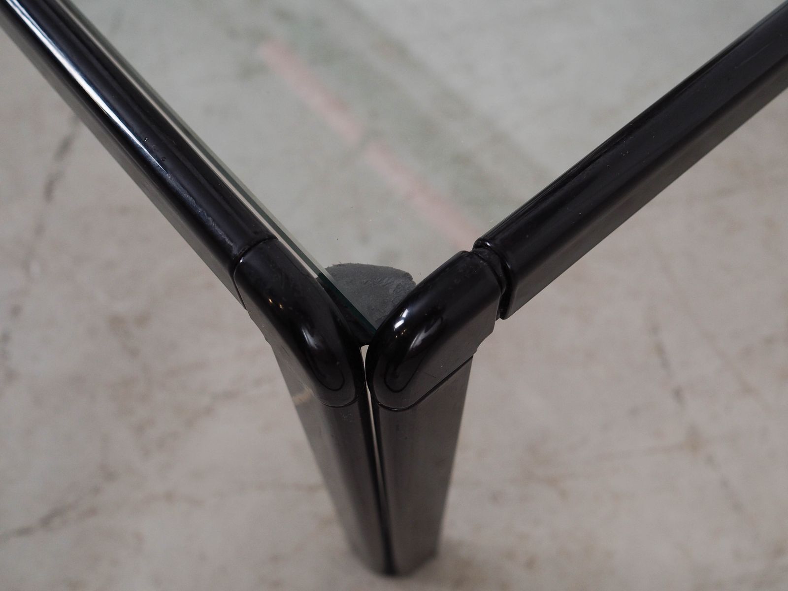 Vierkante glazen salontafel, Italiaans design, jaren 1970, gemaakt in Italië. photo vinterior