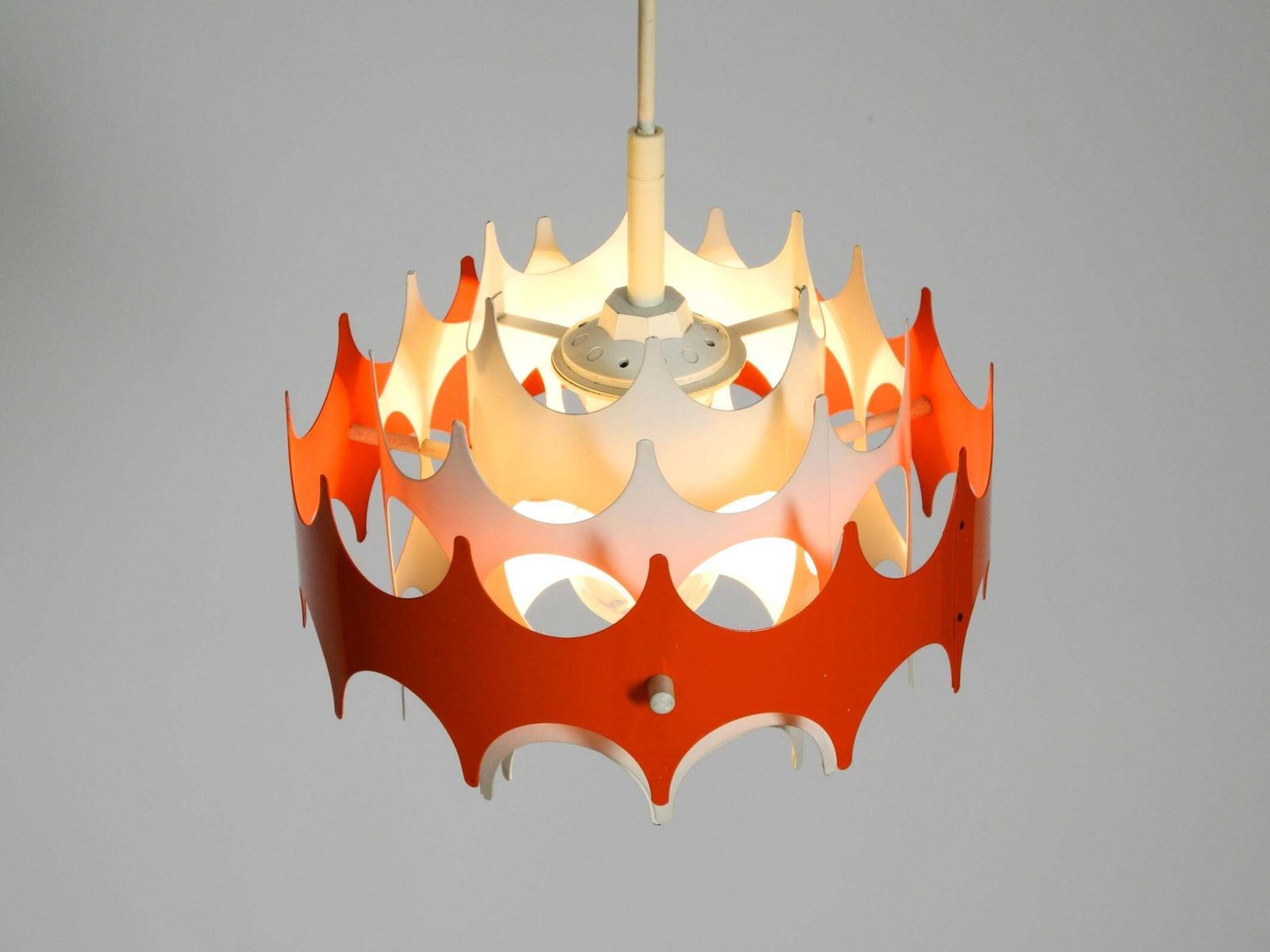 photo vintage Kleine Space Age metalen hanglamp uit de jaren 1960 van Doria
