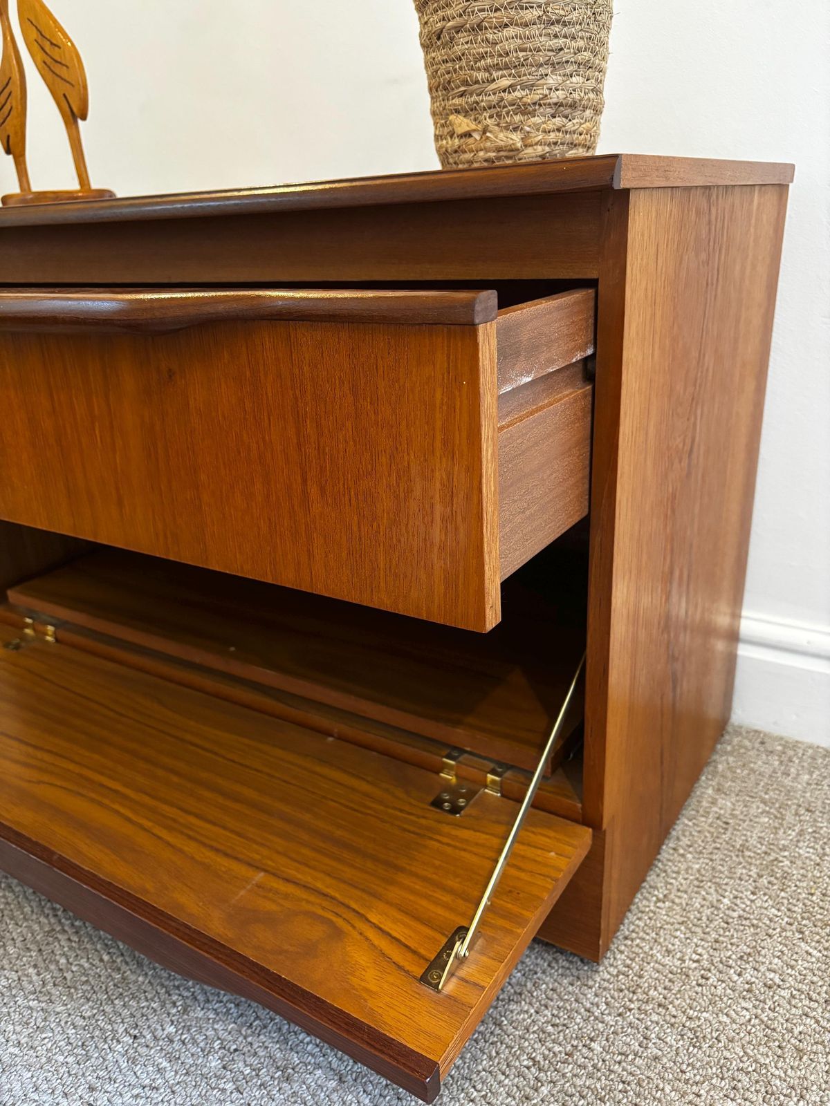 Mid Century Teak Tv Stand Storage Unit Drawers Pull Out Shelf photo vinterior