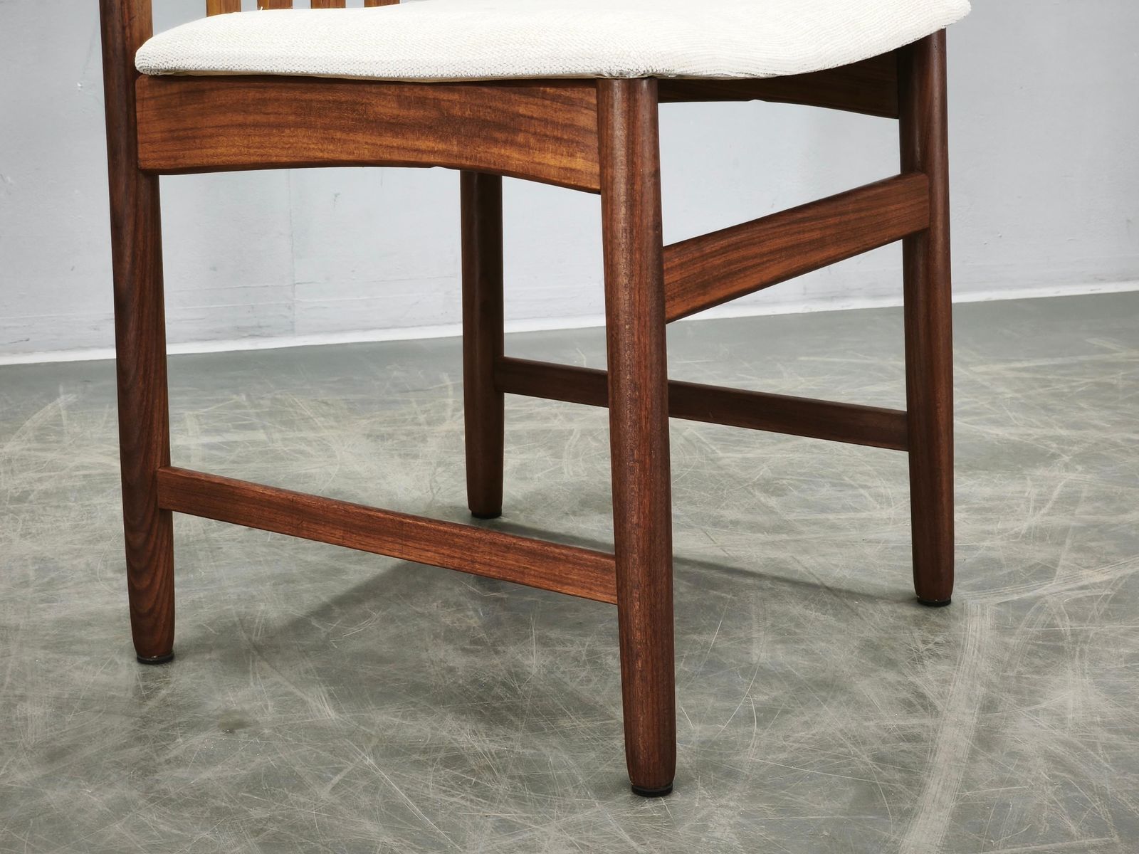 photo furniture Ensemble de quatre chaises de salle à manger danoises en teck, Scandinavie, années 1960