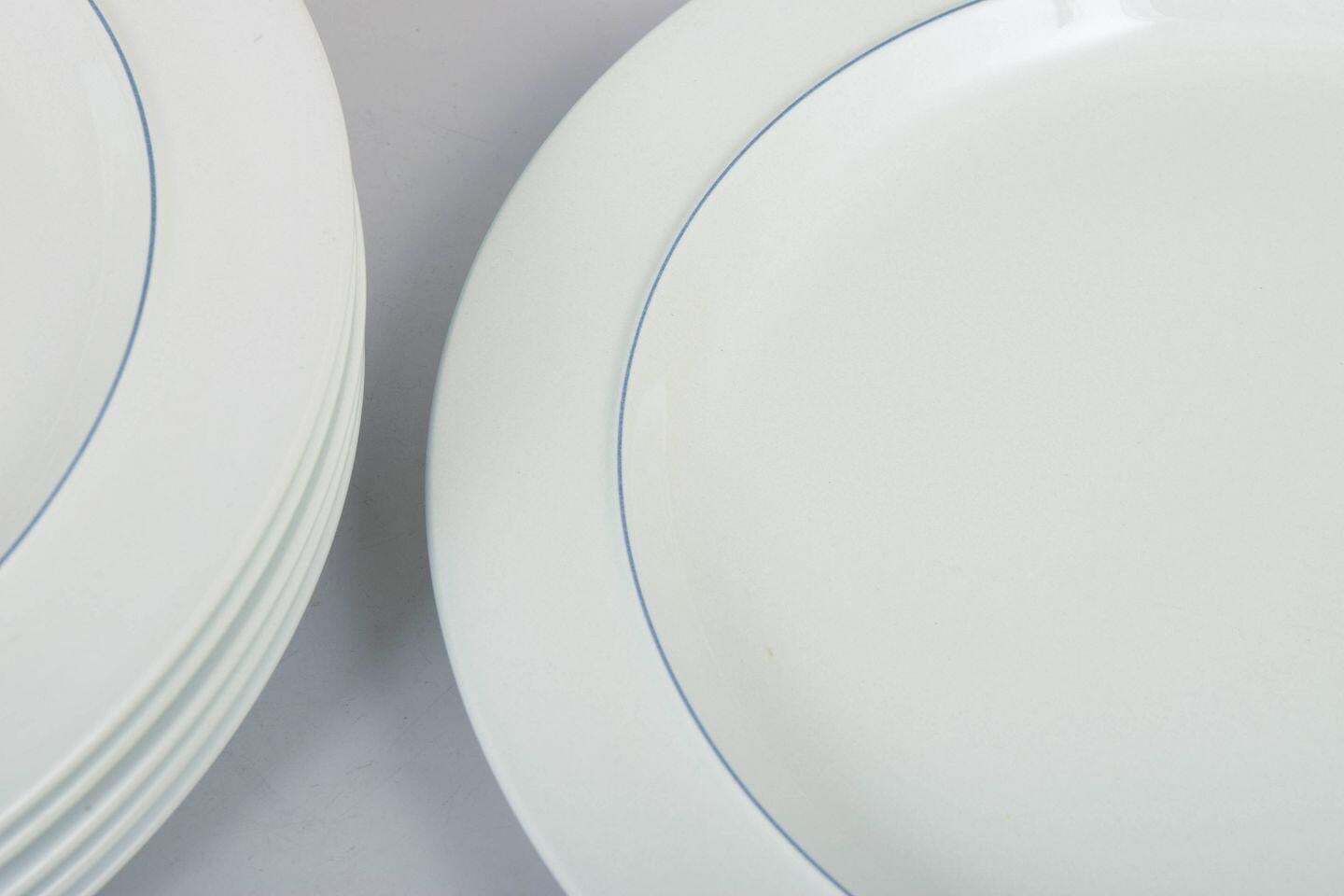 Grethe Meyer, Royal Copenhagen. Set van zes Blue Line dinerborden in faience. photo Woonaccessoires