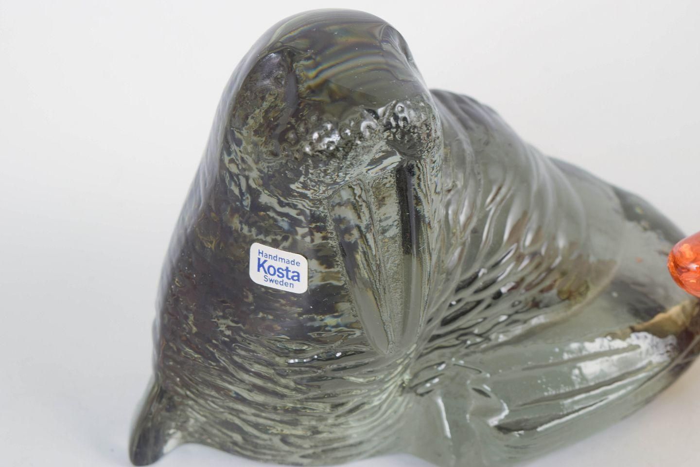 Paul Hoff voor Kosta Boda / Orrefor. Twee kunstglazen beeldjes, walrus en zeeleeuw photo for sale