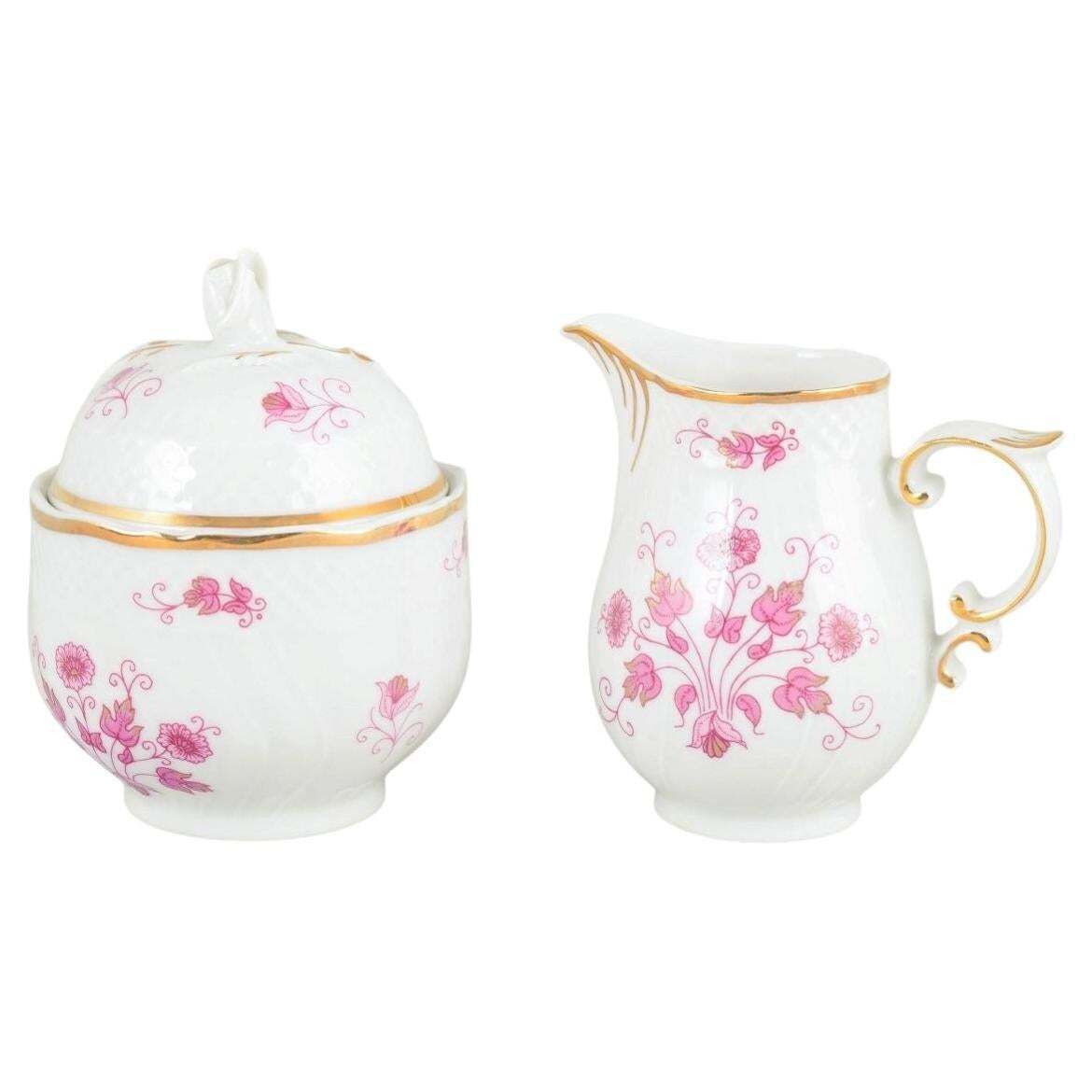 Hollóháza, Hongrie. Crémier et sucrier à couvercle en porcelaine. Milieu du XXe siècle.