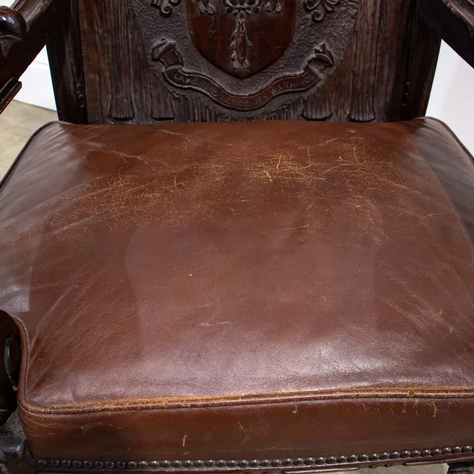 Carved Oak Throne Armchair With Leather Seat photo 720.0