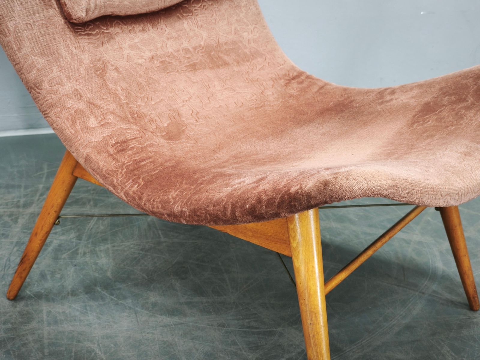 Paar Miroslav Navrátil schelpvormige fauteuils, Tsjecho-Slowakije, jaren 1960. photo Meubels