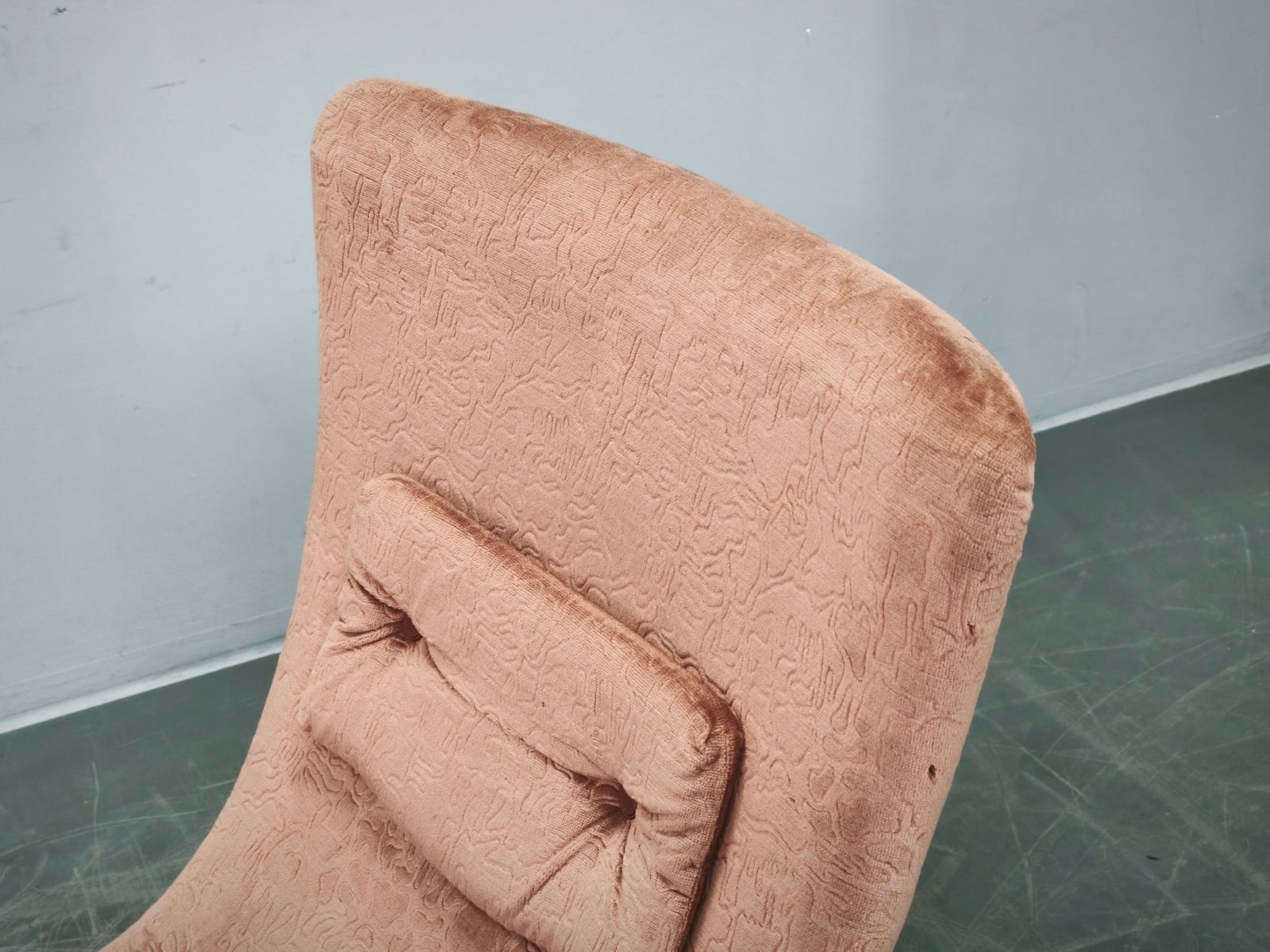 photo for sale Paar Miroslav Navrátil schelpvormige fauteuils, Tsjecho-Slowakije, jaren 1960.