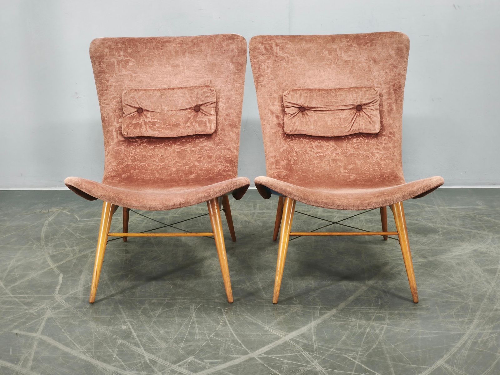 photo buy Paar Miroslav Navrátil schelpvormige fauteuils, Tsjecho-Slowakije, jaren 1960.