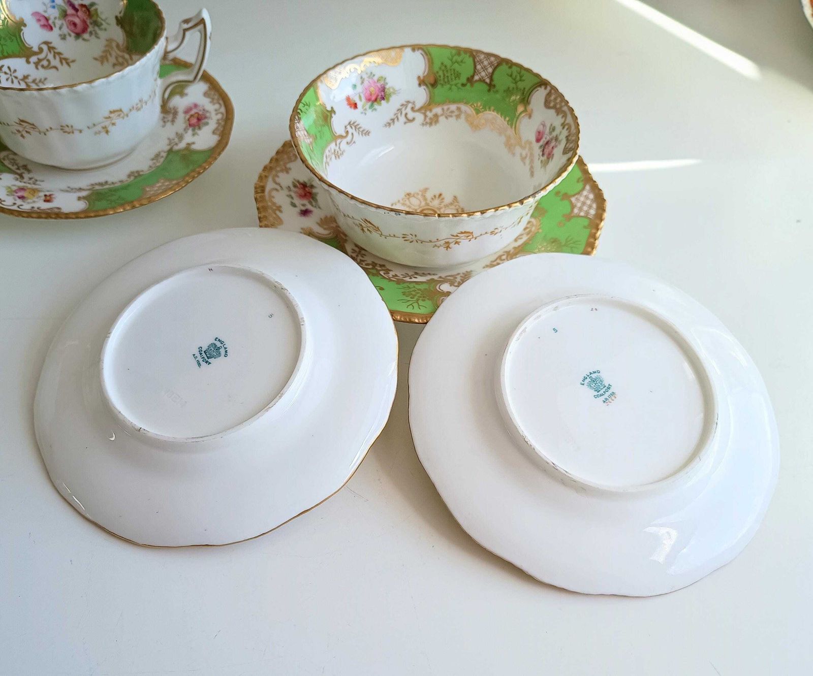 Antiek Victoriaans Engels Batwing Coalport gedeeltelijk theeservies voor 2: handgeschilderd appelgroen, jaren 1890. photo buy