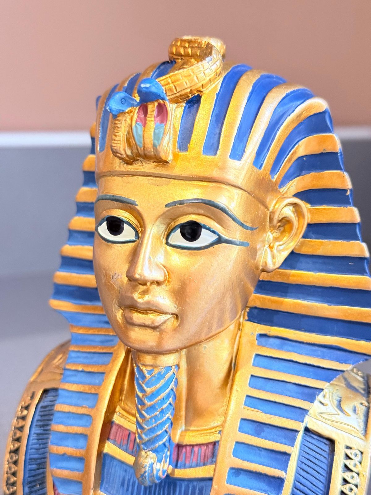 Egyptian Pharaoh Tutankhamun Bust Sculpture, Decorative Ancient Egyptian Revival photo vinterior
