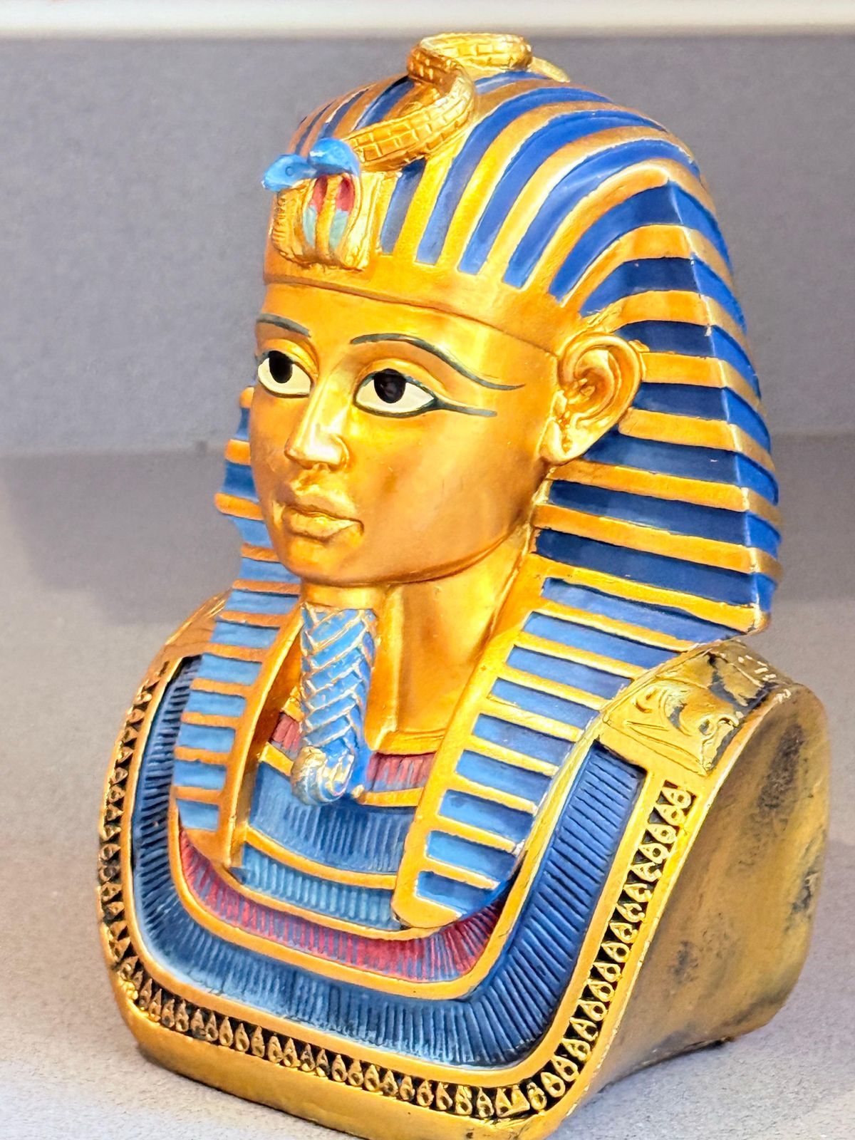photo furniture Egyptian Pharaoh Tutankhamun Bust Sculpture, Decorative Ancient Egyptian Revival
