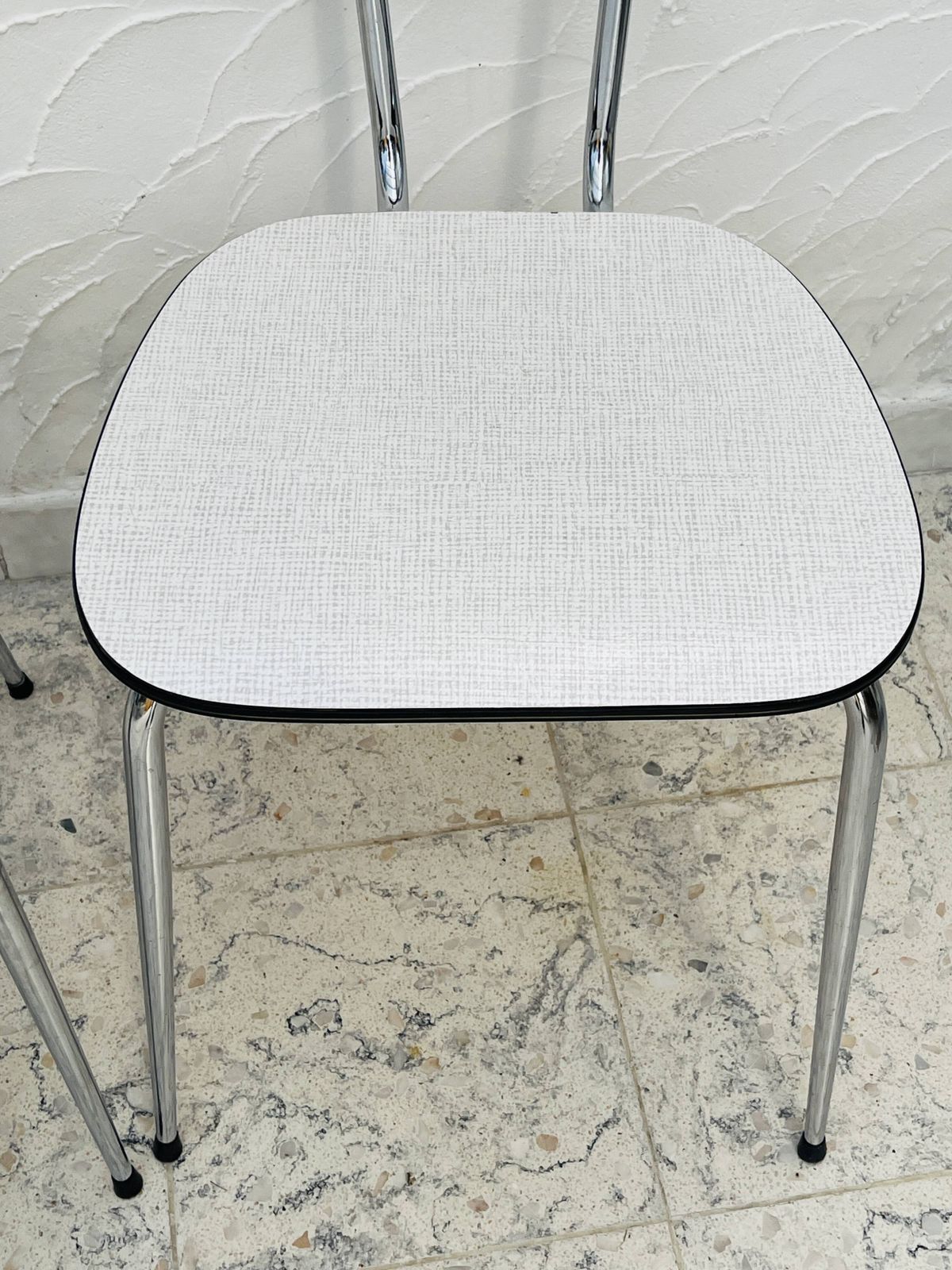 Set van twee vintage stoelen in grijs en chroom Formica photo vintage
