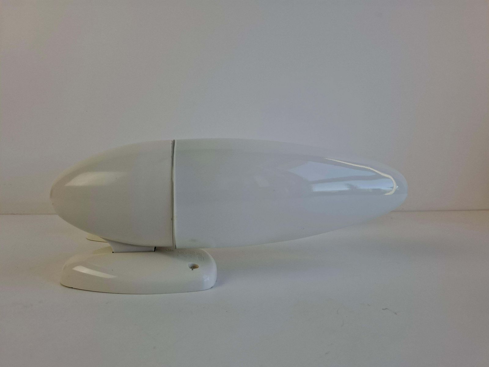 Paar Tsjechoslowaakse melkglazen en bakeliet wandlampen uit de jaren 1960 – Space Age photo furniture