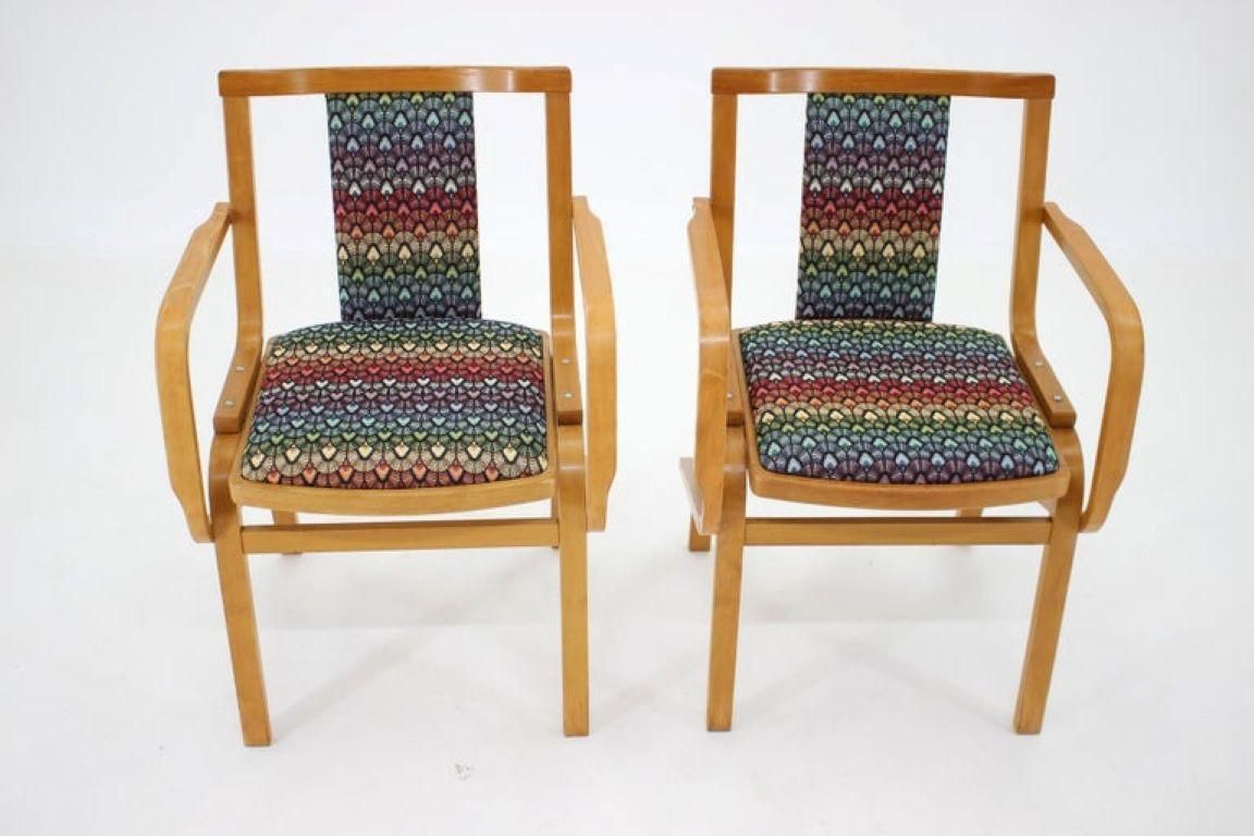 Paire de fauteuils en bois courbé Ton, tissu multicolore, Tchécoslovaquie, années 1970 photo Mobilier
