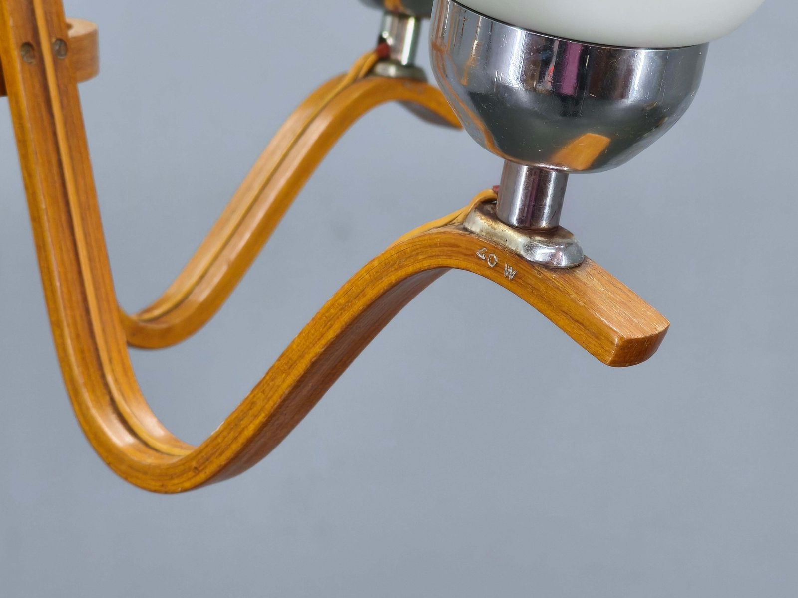photo for sale Paire de lustres mid-century modern en bois et verre par Dřevo Humpolec, Tchécoslovaquie