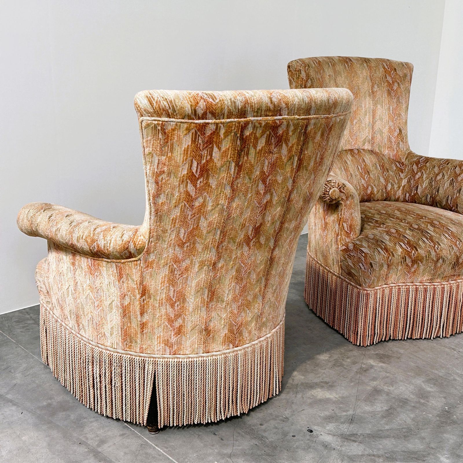 Stel sculptural Hollywood Regency fauteuils met franjerok, jaren 1970 photo for sale