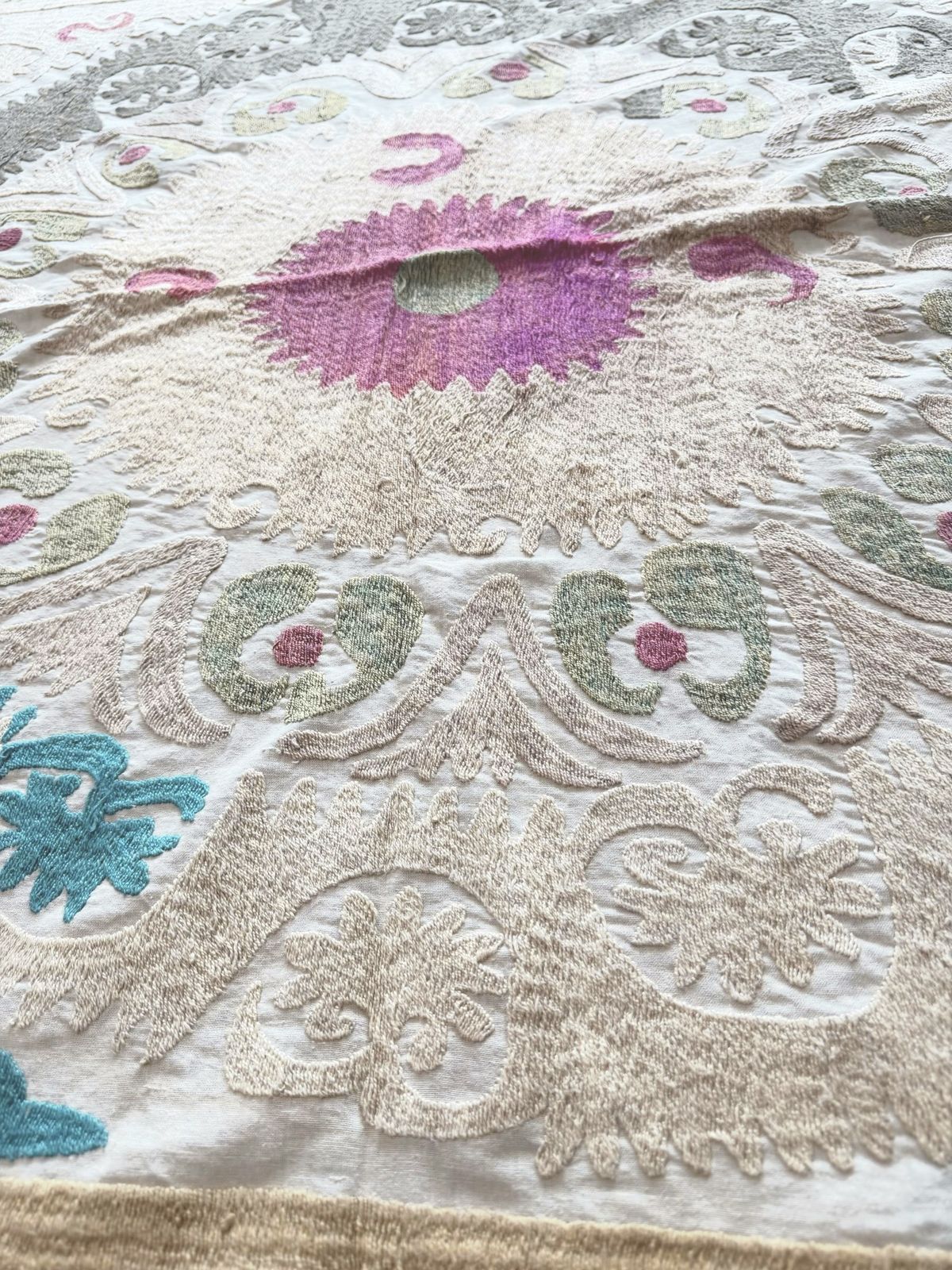 photo vinterior Boho Neutraal Beige Suzani uit Centraal-Azië 134 x 142 cm