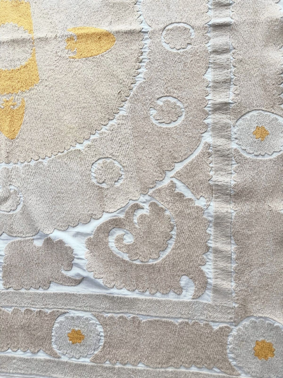photo for sale Suzani wandtapijt, neutraal beige Oezbeeks tafelkleed 123 x 147 cm