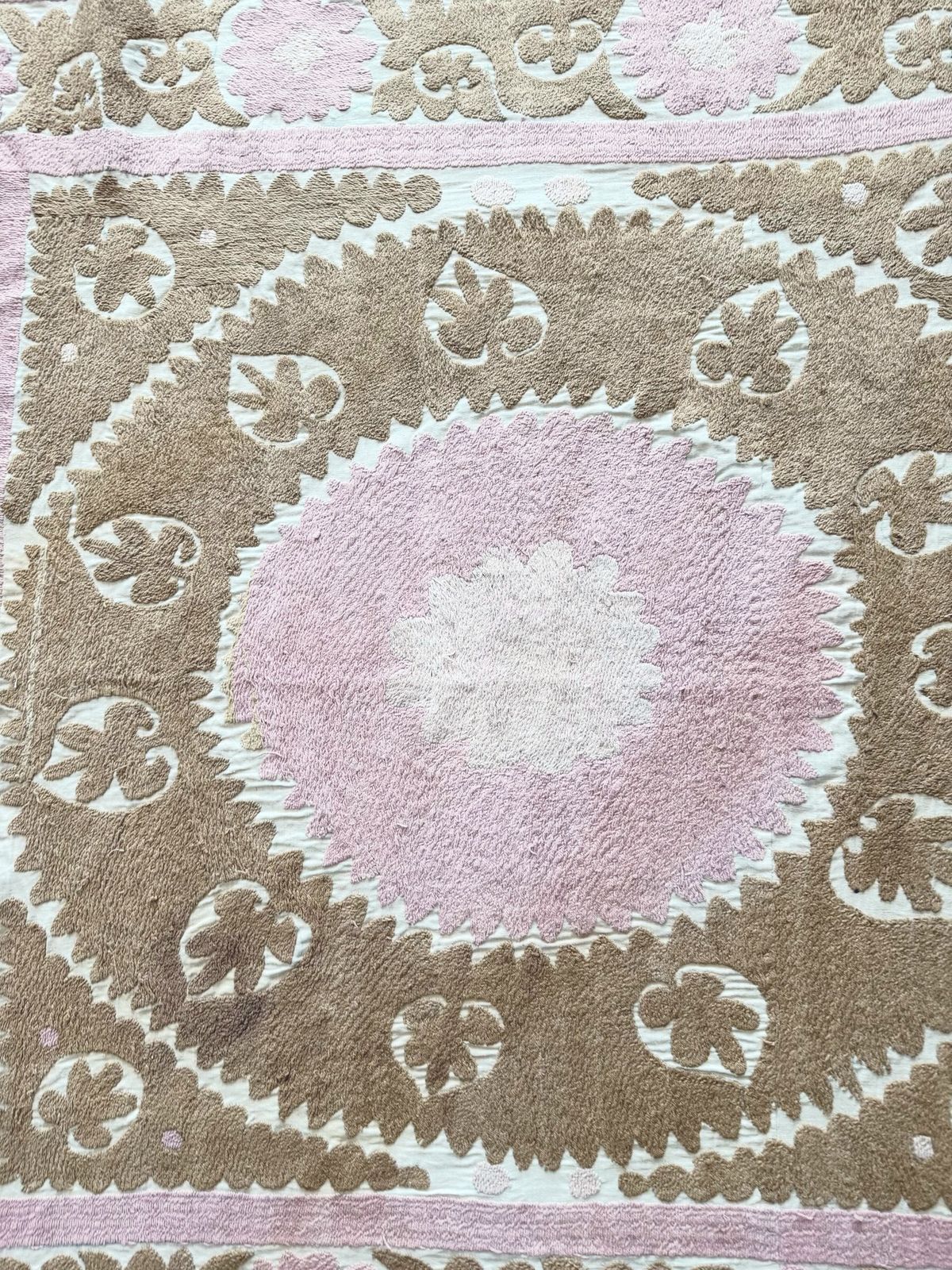 Neutrale Beige Suzani Textiel Wanddecoratie 123 x 124 cm