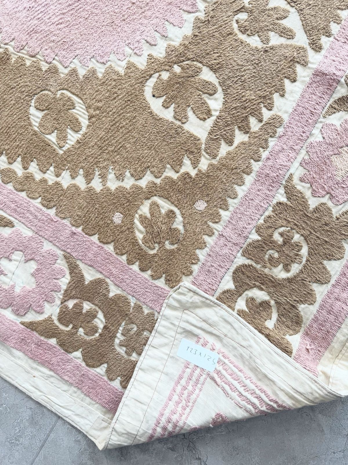 Neutrale Beige Suzani Textiel Wanddecoratie 123 x 124 cm photo vintage