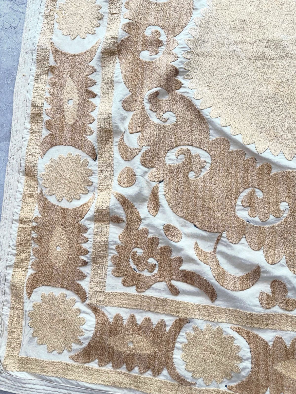 Suzani tribal, broderie faite main, 122 x 135 cm photo vintage
