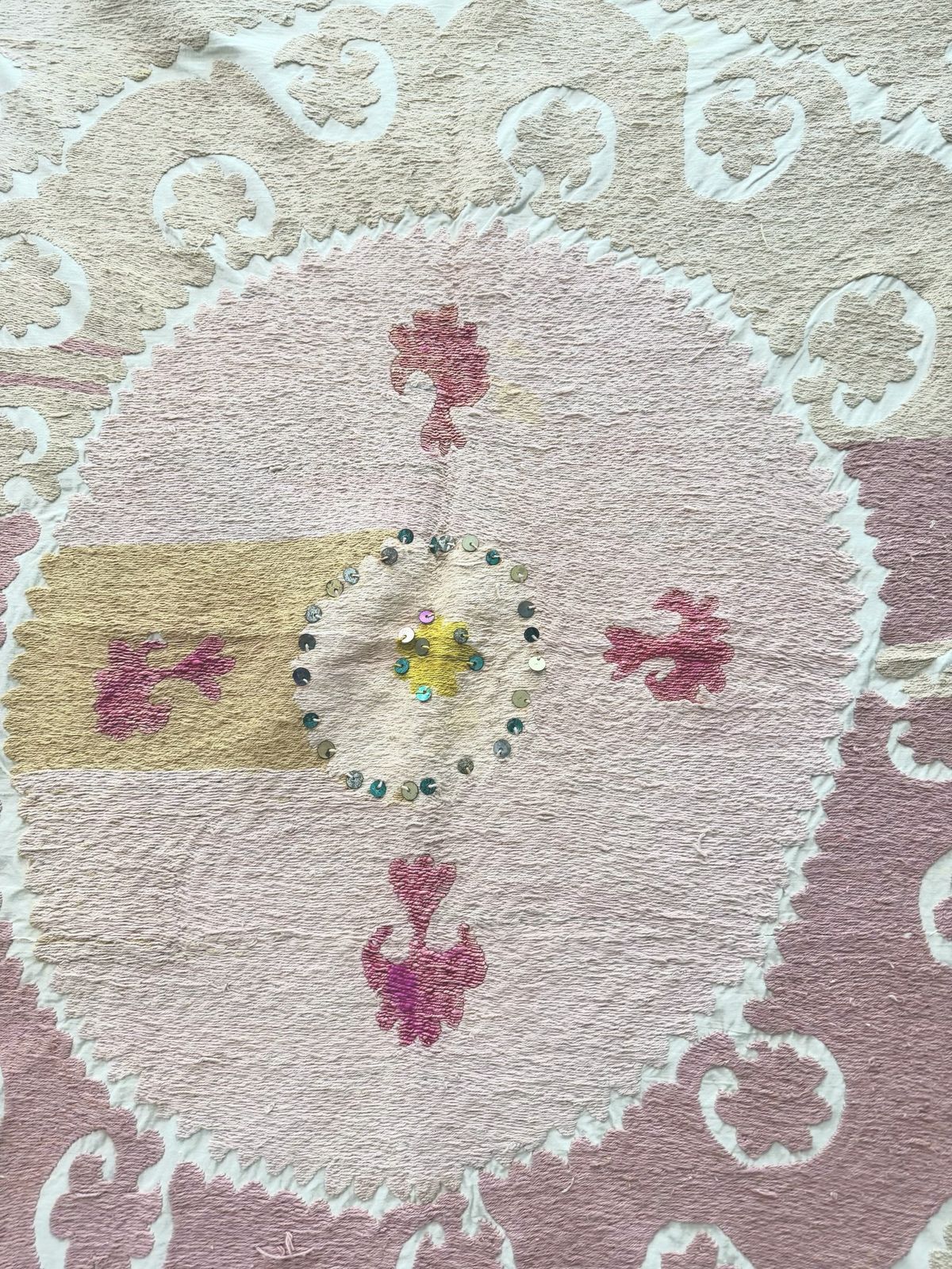 Broderie suzani tribale de Tachkent, décoration murale, 122 x 131 cm photo Textiles