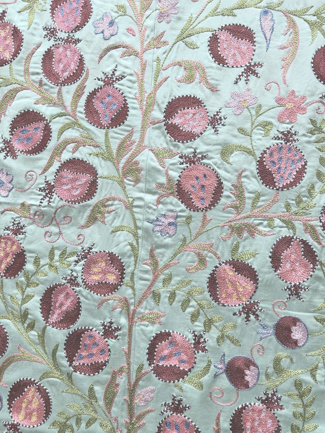 Grande suzani brodée à la main, décor mural, coloris beige neutre, 105 x 190 cm photo vinterior
