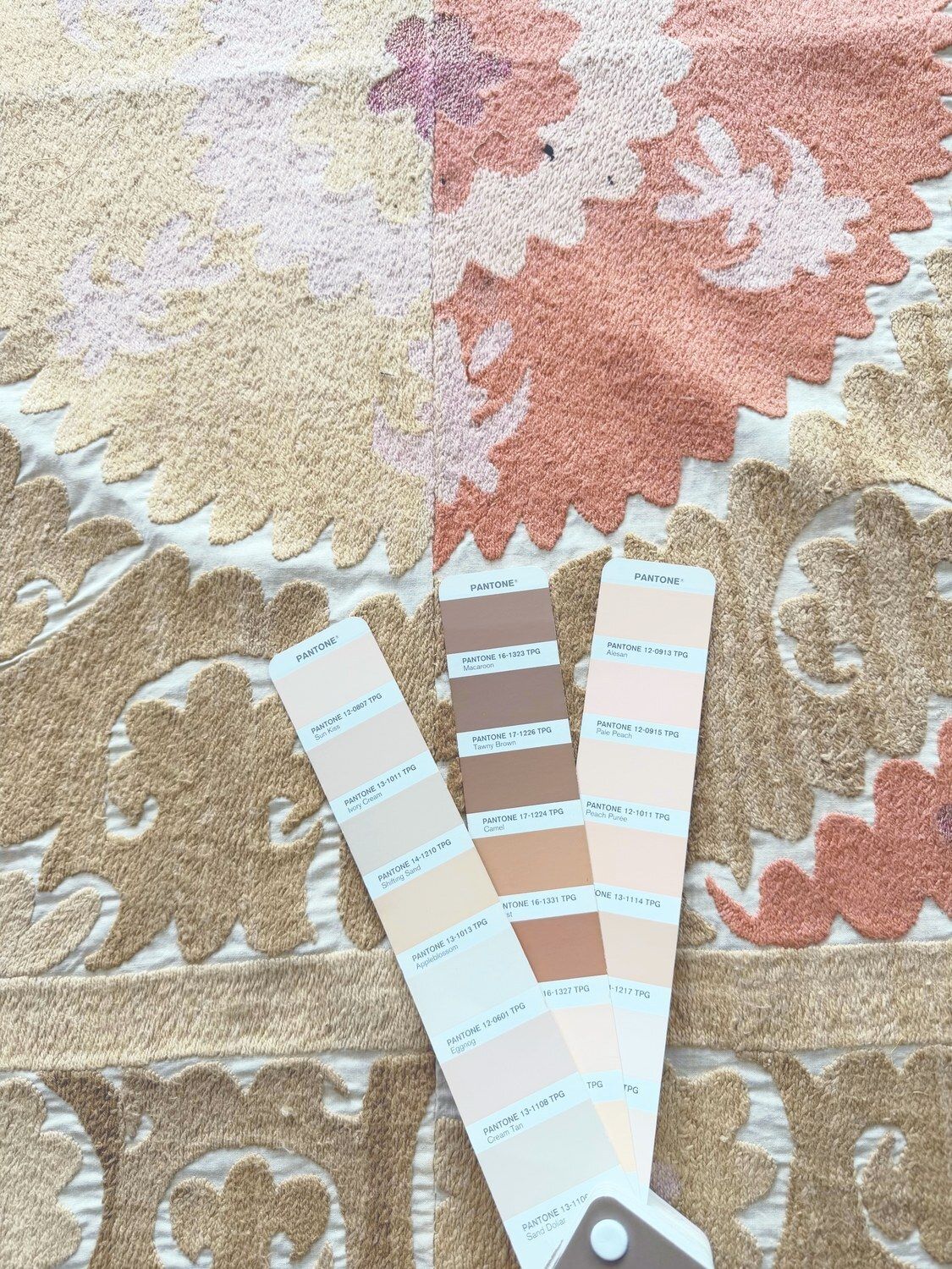 Nappe suzani beige neutre, 115 x 120 cm photo buy