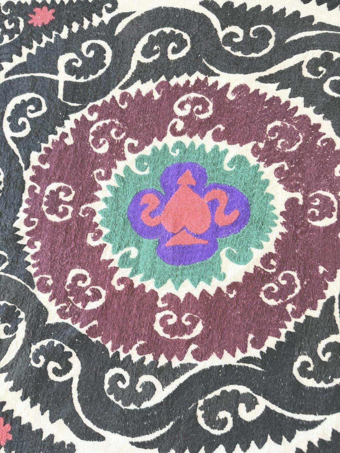 Decoratief pasteltinten roze Suzani tafelkleed 115 x 124 cm photo for sale