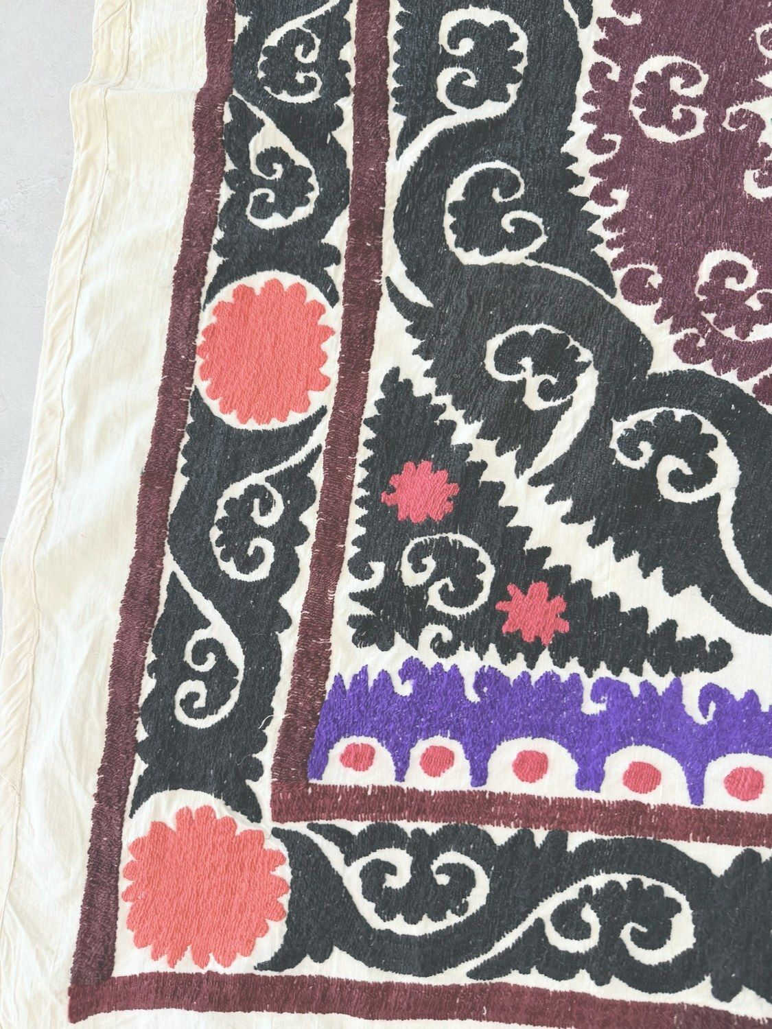 Decoratief pasteltinten roze Suzani tafelkleed 115 x 124 cm photo Textiel