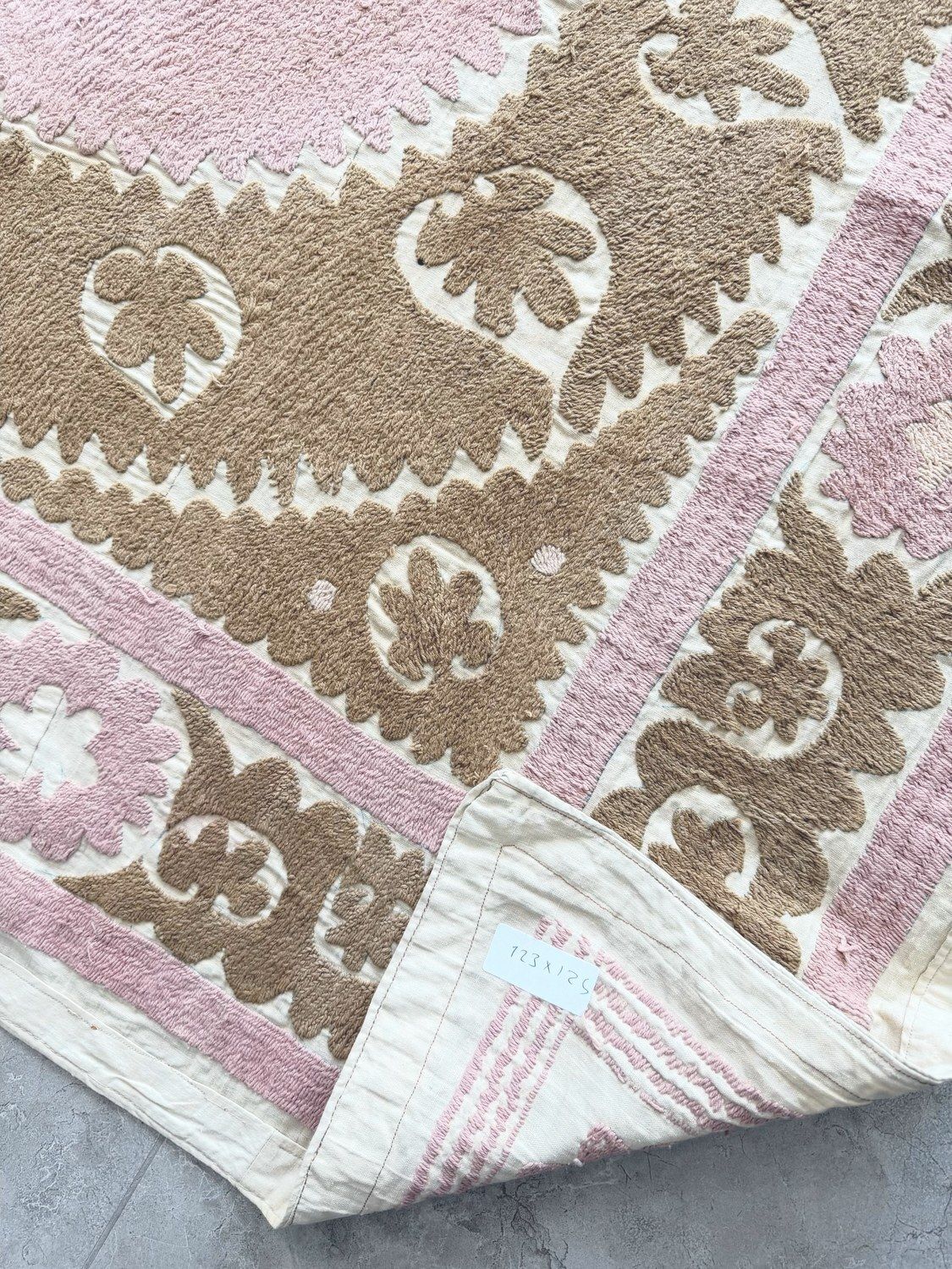 Neutrale Beige Suzani Textiel Wanddecoratie 123 x 124 cm photo vintage