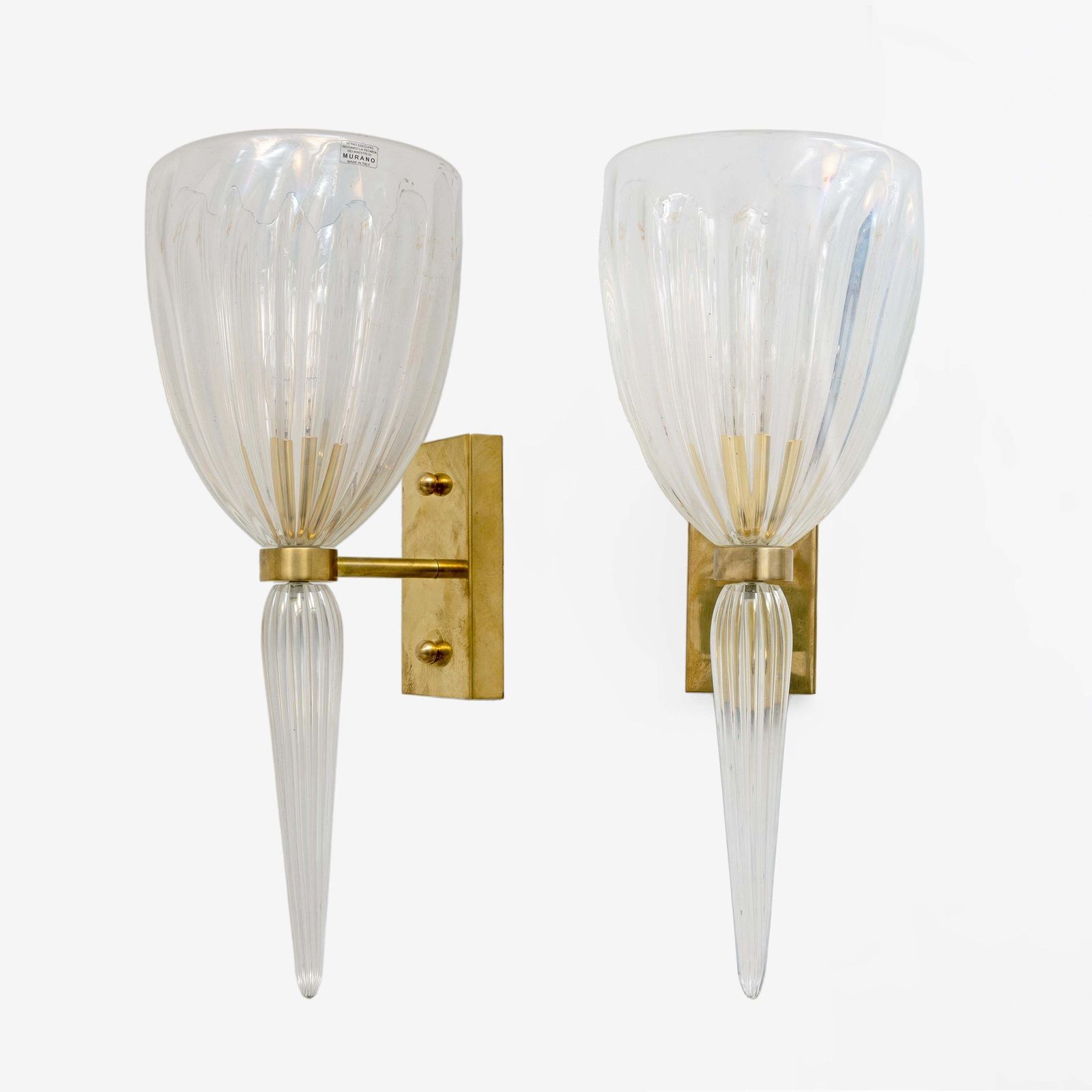 photo for sale Paar Italiaanse Murano-wandlampen van iriserend glas en messing