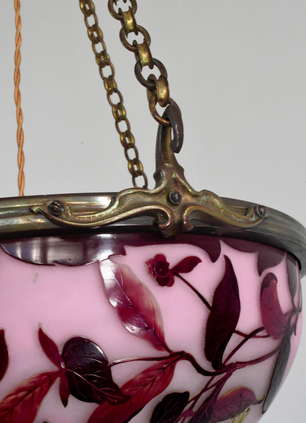 photo buy Franse art deco cameo hanglamp van Gallé, jaren 1920, Frankrijk