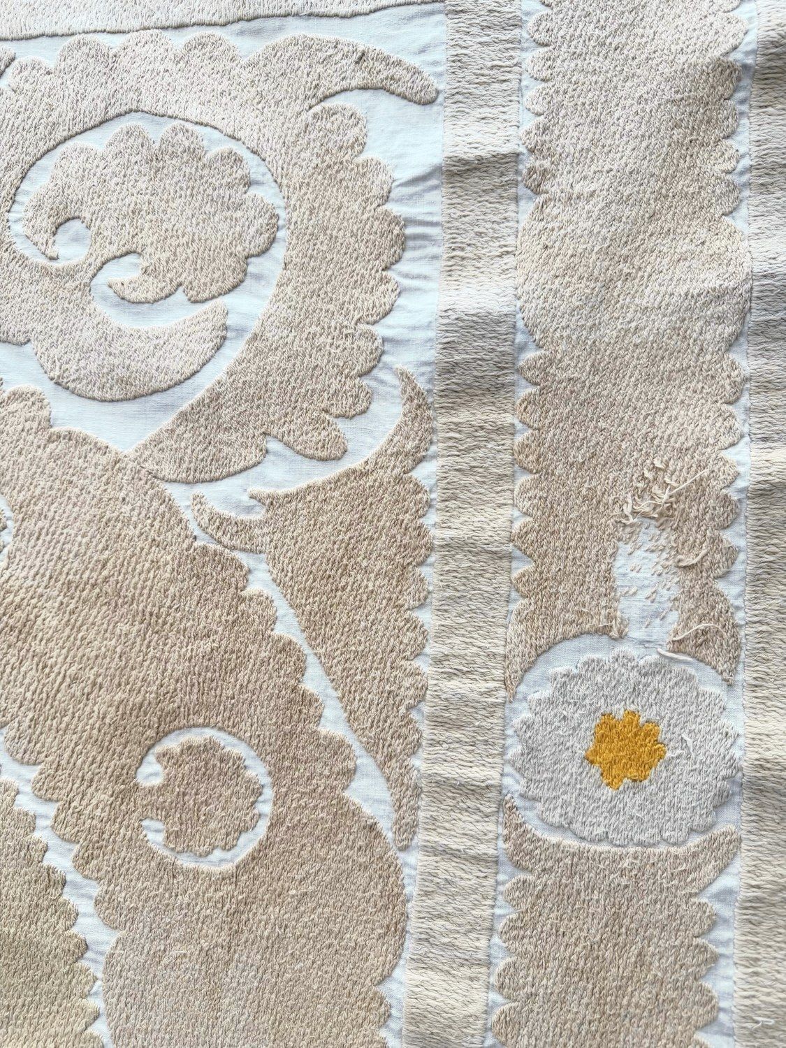 Suzani wandtapijt, neutraal beige Oezbeeks tafelkleed 123 x 147 cm photo buy