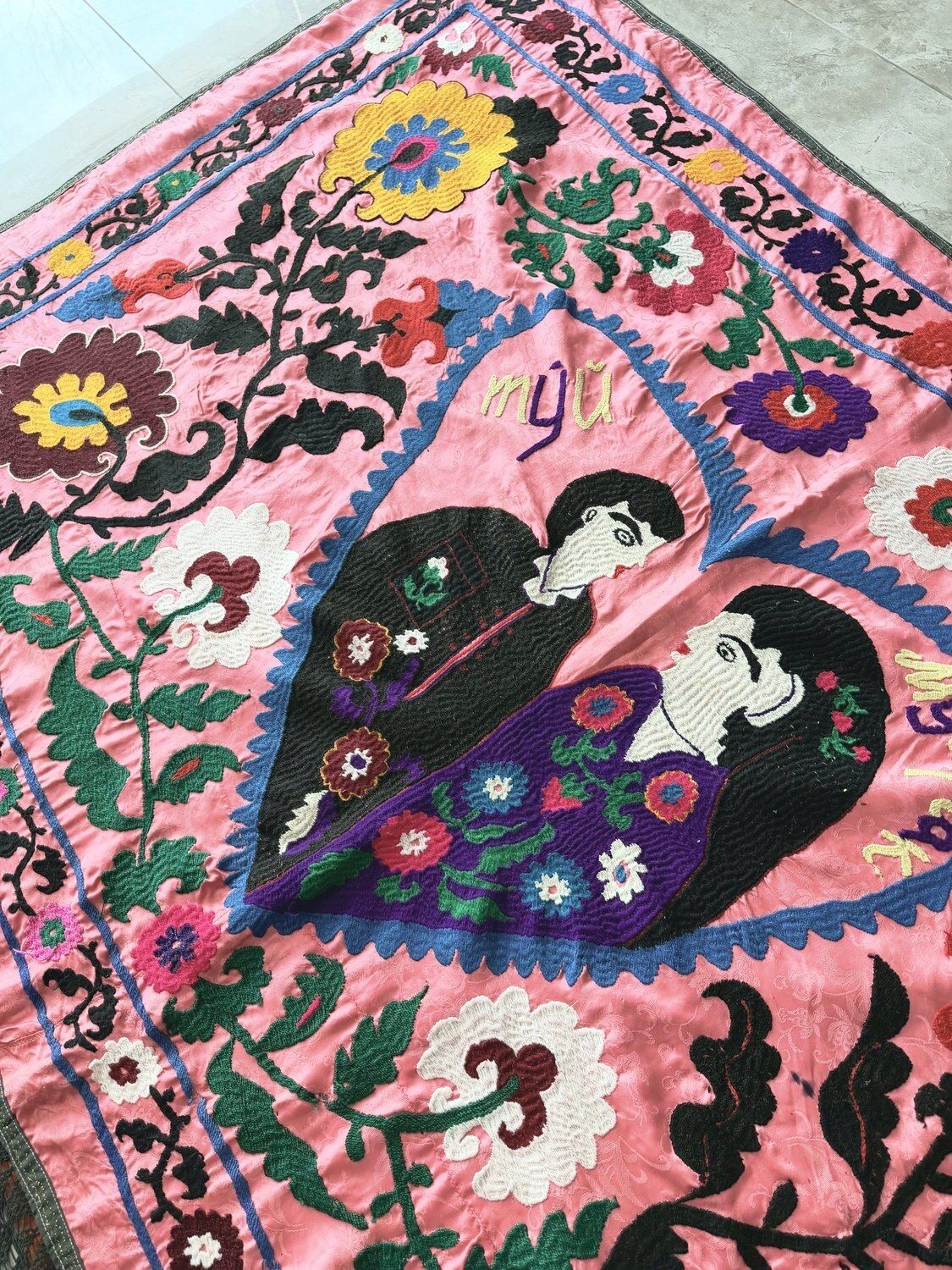 Aziatische Suzani Beddensprei, Decoratief Textiel 125 x 190 cm photo vinterior