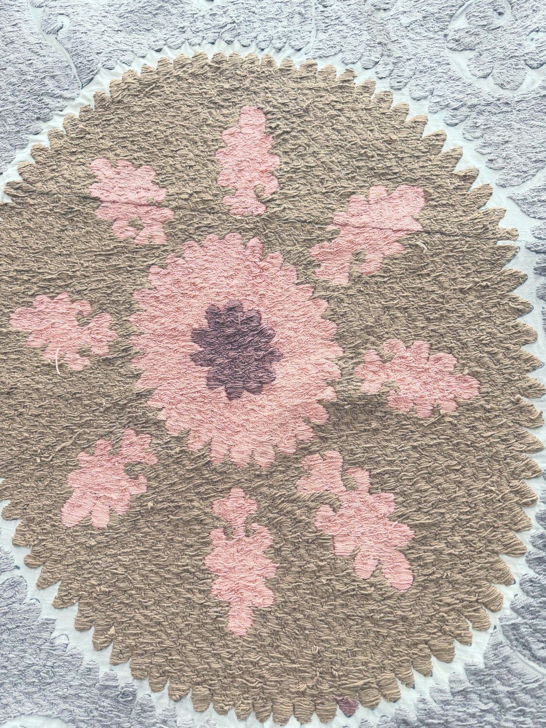 Samarkand Suzani Tafelkleed, Boho Textiel 126 x 140 cm photo furniture