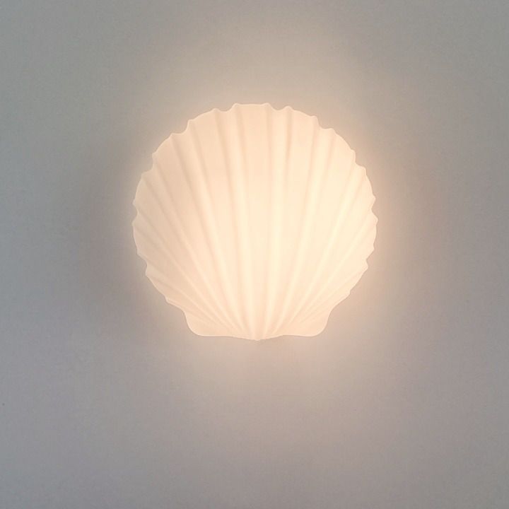 Ensemble de 4 appliques murales vintage en verre opaline en forme de coquille, Limburg, Allemagne, années 1970 photo Luminaires