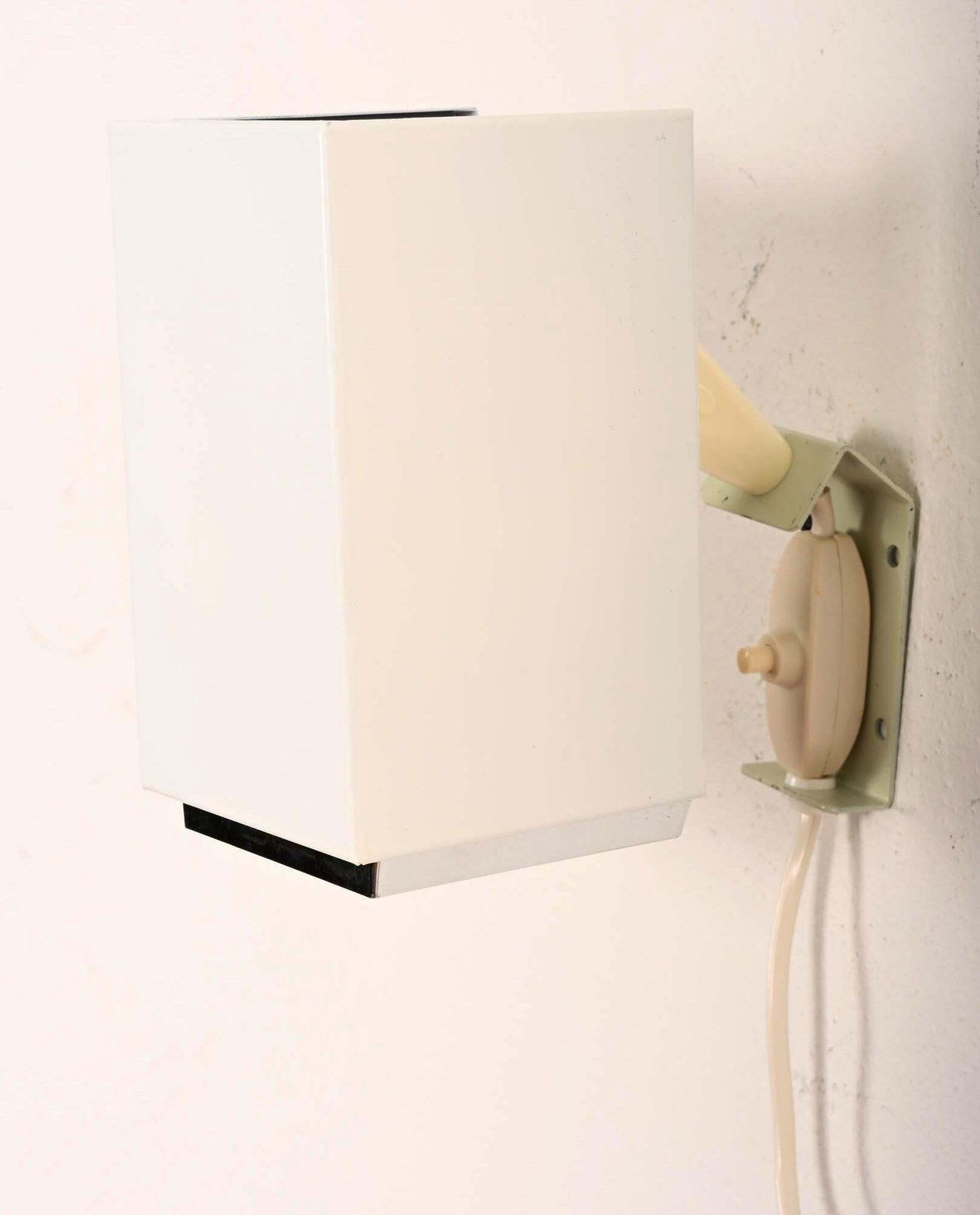 Een paar witte Hans Agne Jakobsson wandlampen "Kuben" – Elidus model 7078 photo vinterior