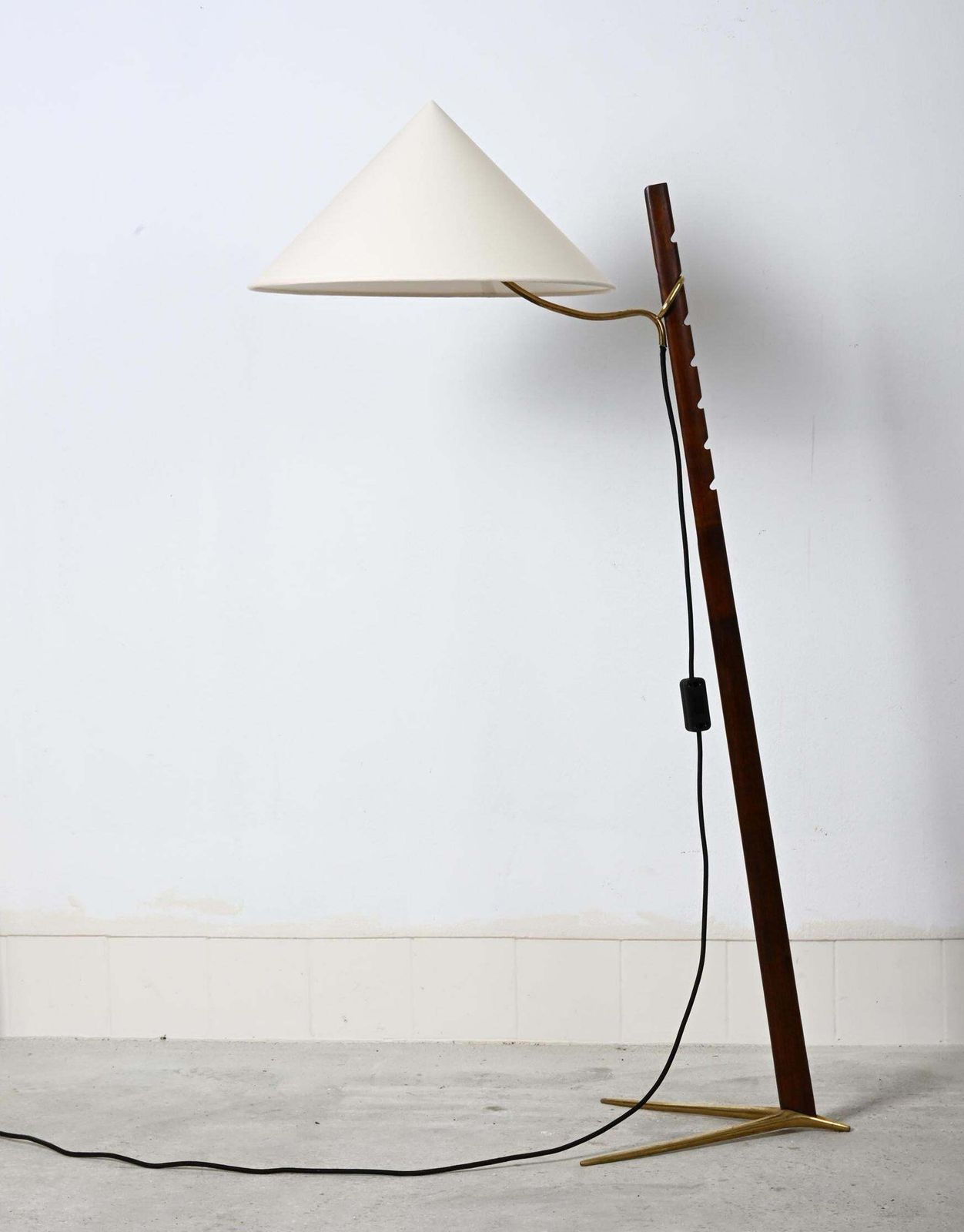 Zeldzame verstelbare mid-century vloerlamp van Rupert Nikoll photo furniture