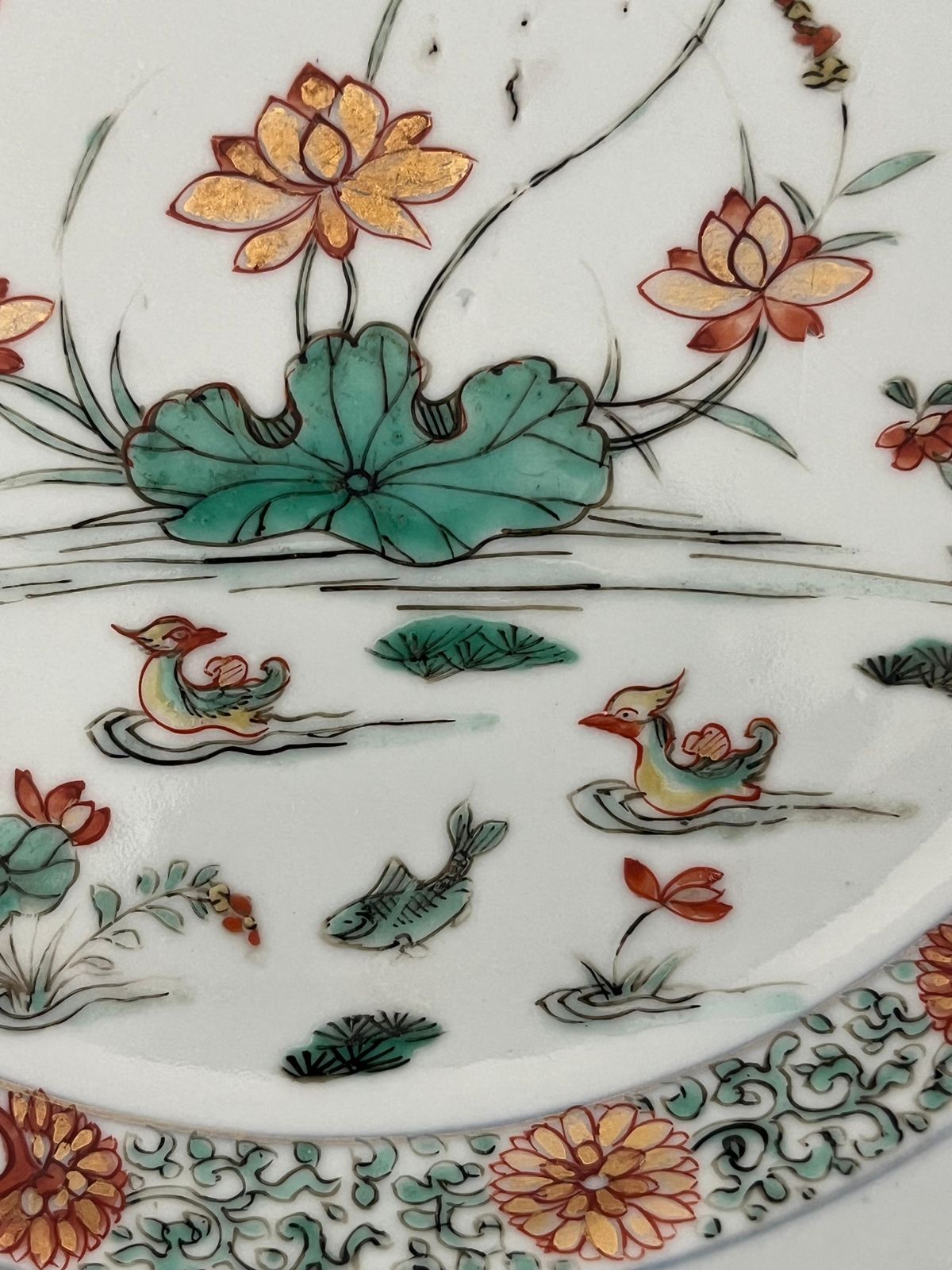 photo for sale Chinees Kangxi Famille Verte bord, handgeschilderd porseleinen eendentafereel, ca. 1685