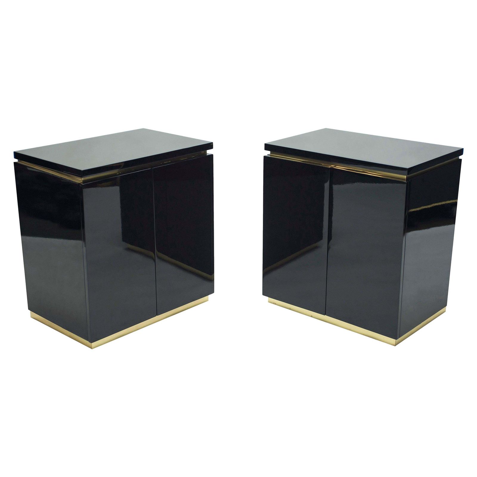 Paire de petites commodes en laque noire, par J.C. Mahey, années 1970