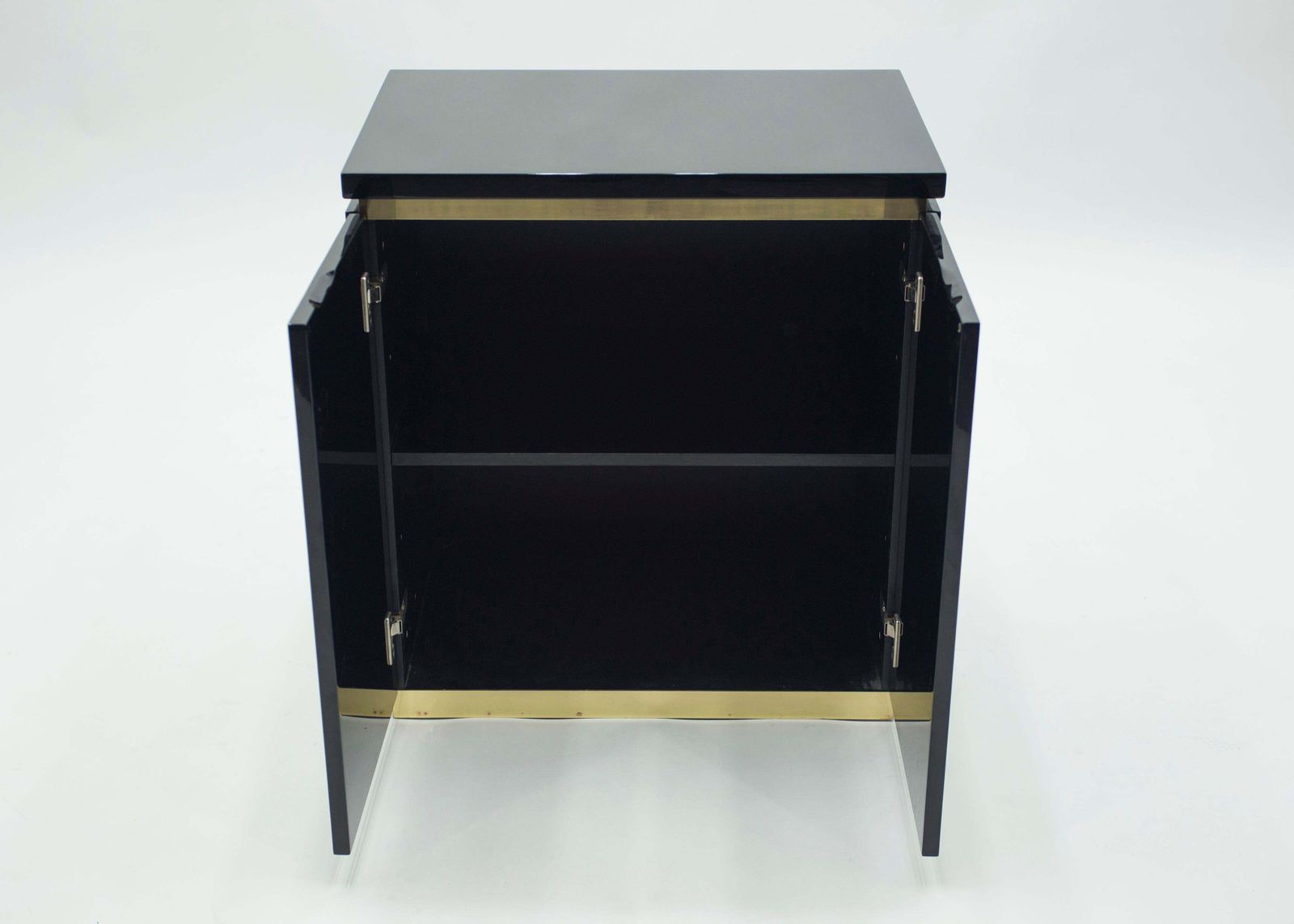 Paire de petites commodes en laque noire, par J.C. Mahey, années 1970 photo buy