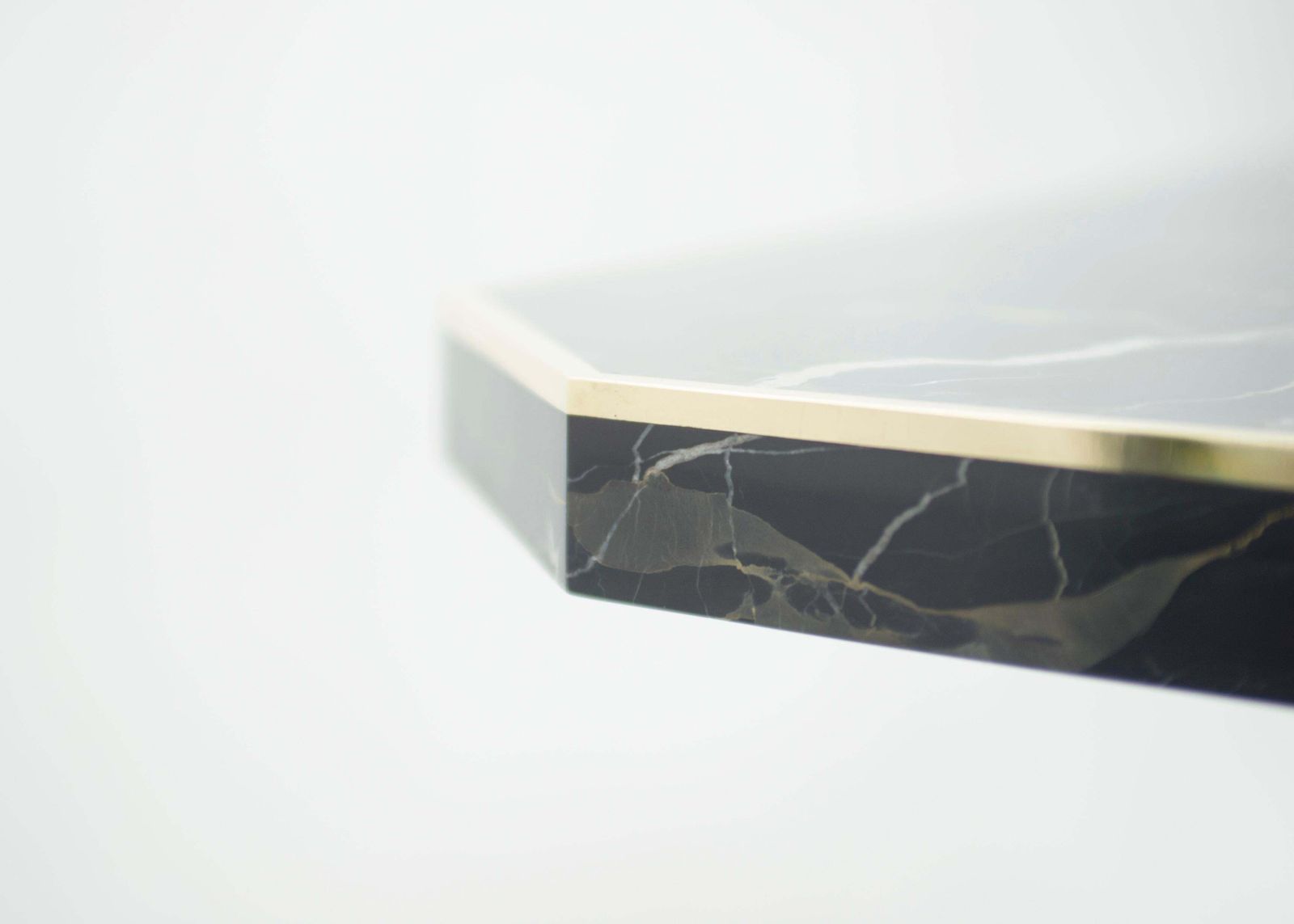 Mobilier Table à manger J.C. Mahey pour Paco Rabanne en marbre Portoro noir et laiton, 1979 photo