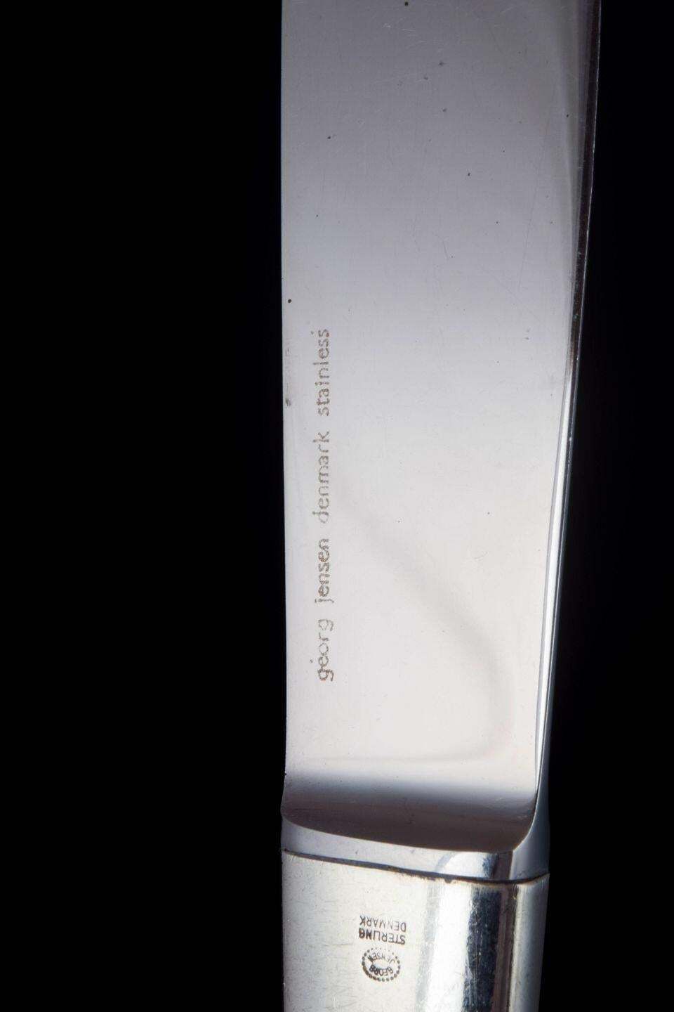 Henning Koppel voor Georg Jensen. Vier 'Caravel' tafelmessen. photo Woonaccessoires