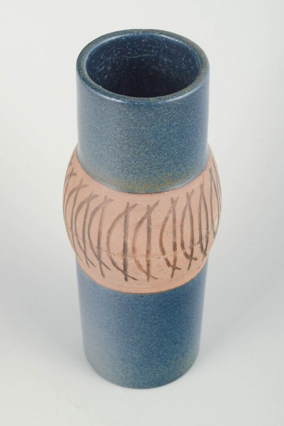 Lisa Larson, Gustavsberg. Cilindrische stoneware vaas met grafisch motief. Jaren 1960 photo furniture