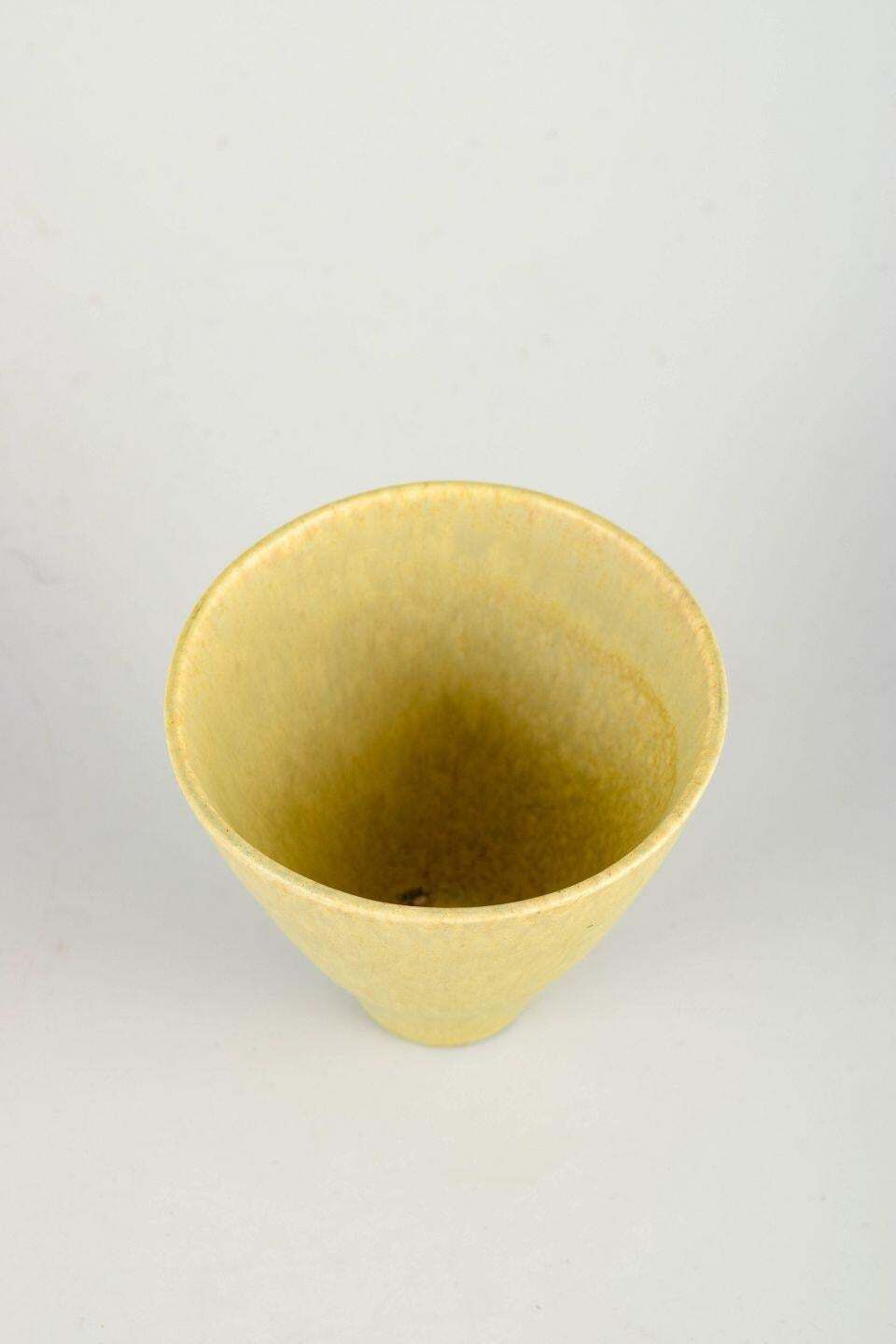 Vase miniature en grès, potier de studio scandinave, probablement Gustavsberg, années 1960. photo furniture