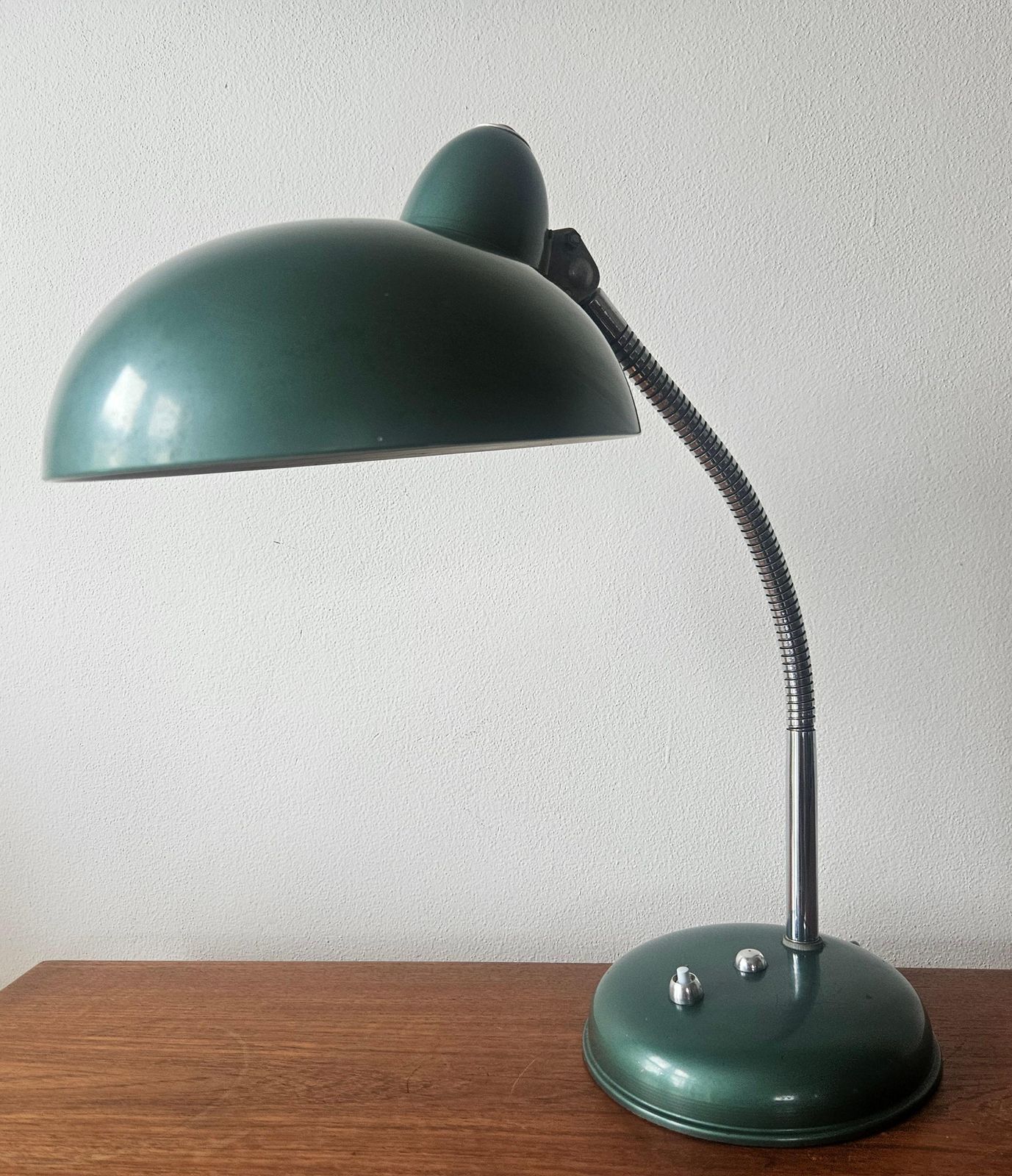 photo furniture Zeer zeldzame mid-century industriële tafel- of bureaulamp – Helo Leuchten, Duitsland, ca. jaren 1950